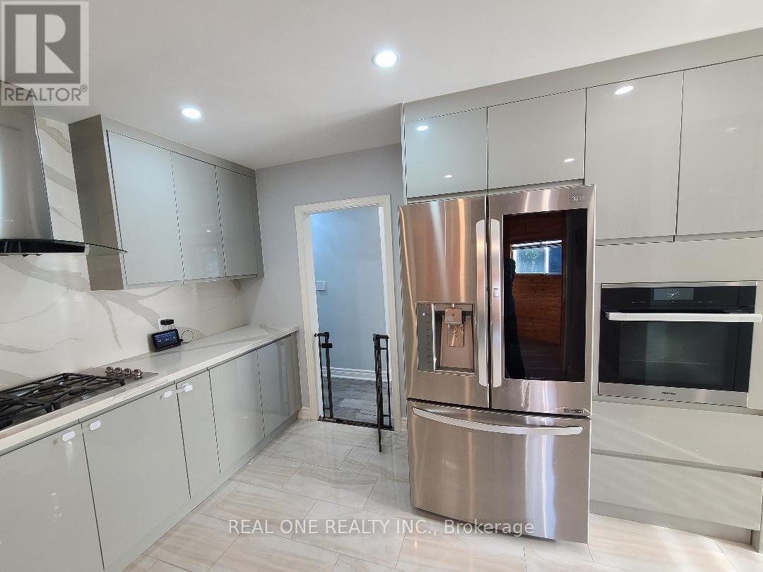 Main - 412 Osiris Drive, Richmond Hill, Ontario  L4C 2P9 - Photo 2 - N12459023