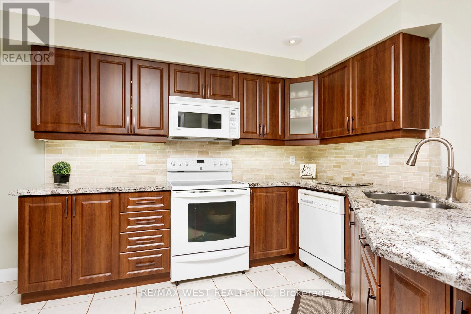 1 - 66 Manley Lane, Milton, Ontario  L9T 5N8 - Photo 4 - W12459025