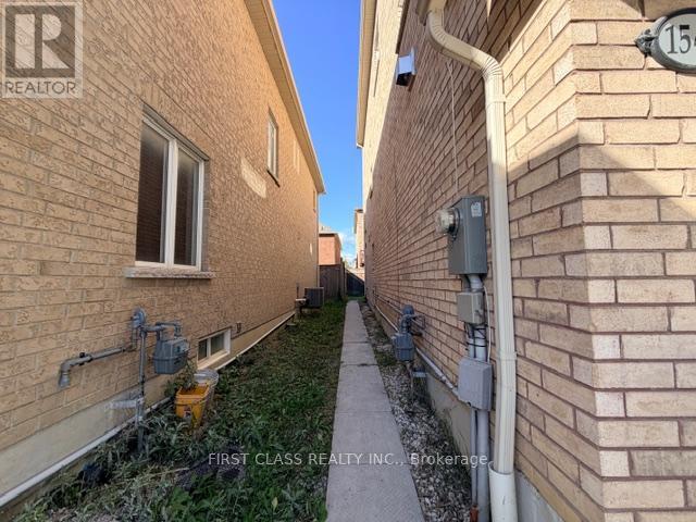 Back - 1542 Bruny Avenue, Pickering, Ontario  L1X 0C5 - Photo 2 - E11916824