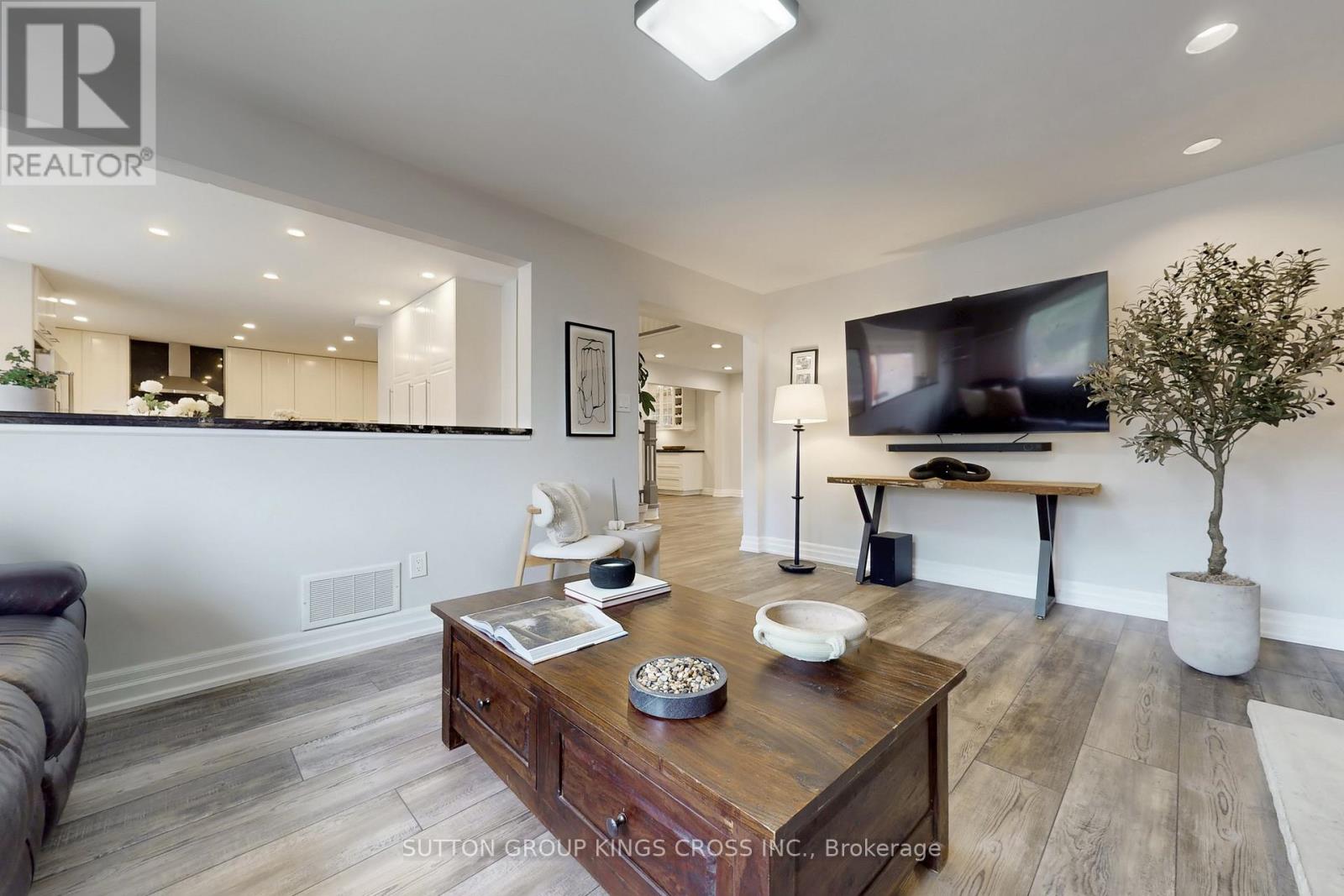 2730 Hammond Road, Mississauga, Ontario  L5K 2M3 - Photo 12 - W12403785