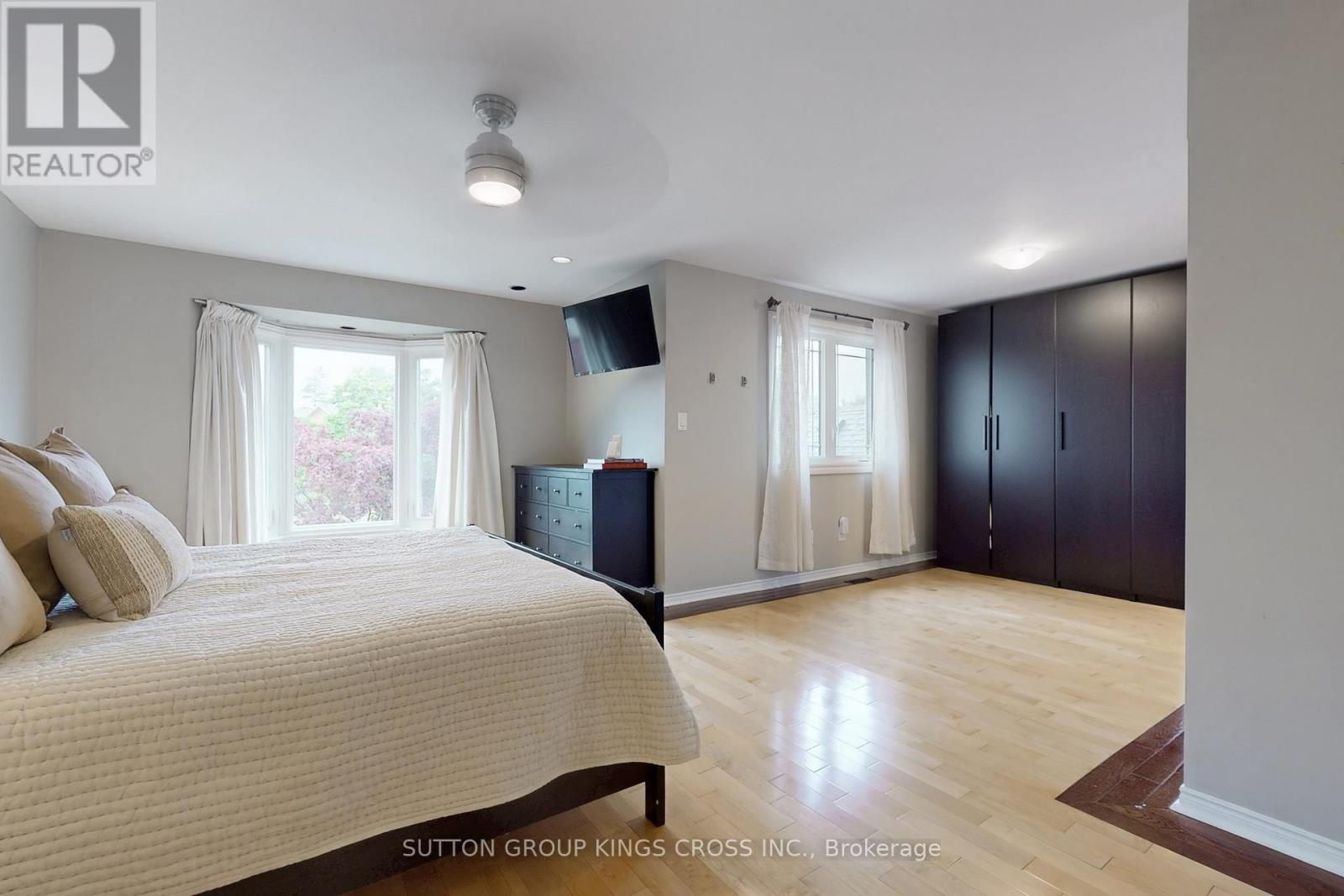 2730 Hammond Road, Mississauga, Ontario  L5K 2M3 - Photo 17 - W12403785