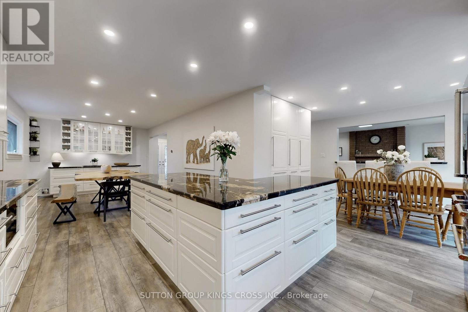 2730 Hammond Road, Mississauga, Ontario  L5K 2M3 - Photo 6 - W12403785