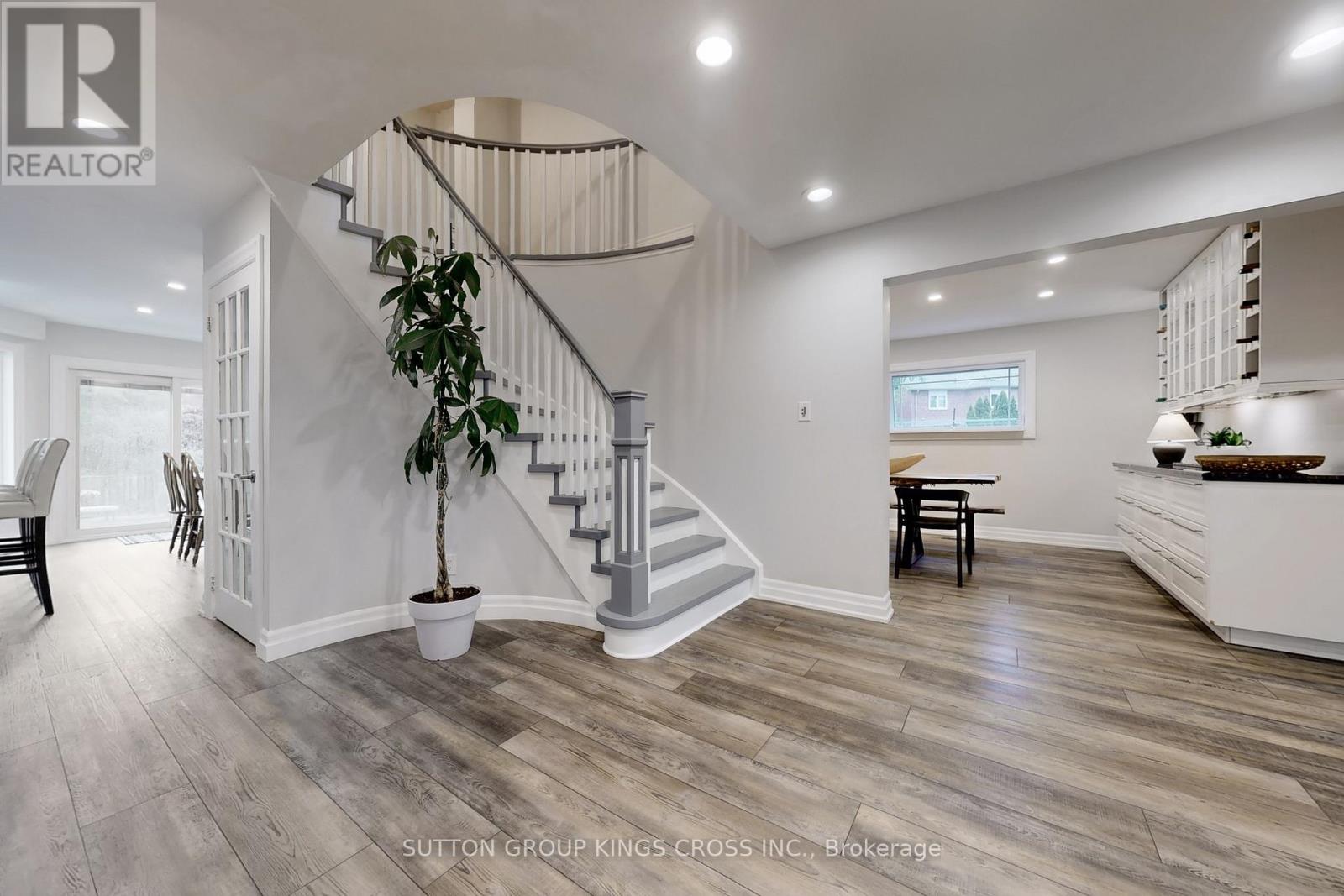 2730 Hammond Road, Mississauga, Ontario  L5K 2M3 - Photo 4 - W12403785