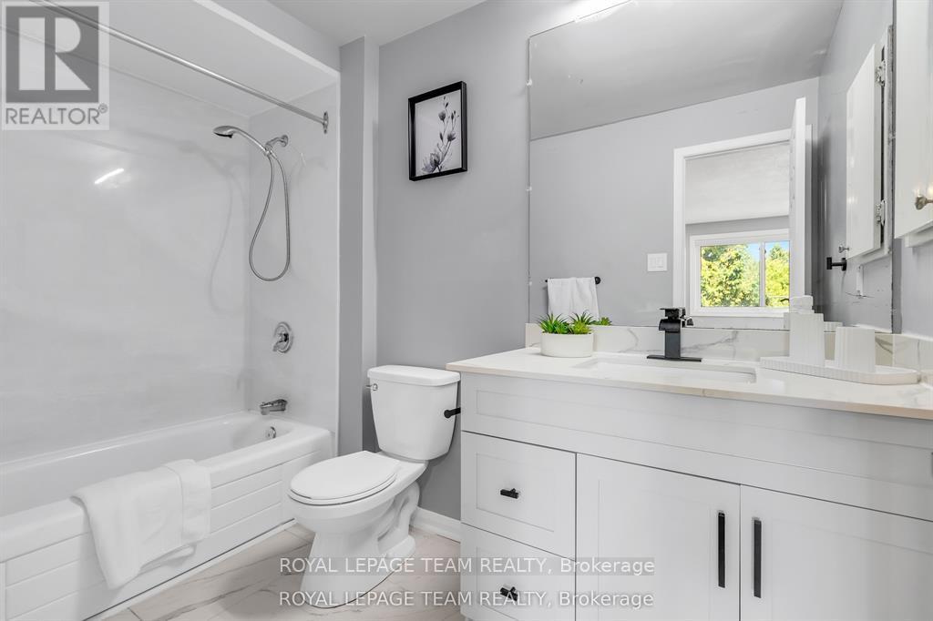 2 Brookhaven Court, Ottawa, Ontario  K2H 9E3 - Photo 20 - X12459033