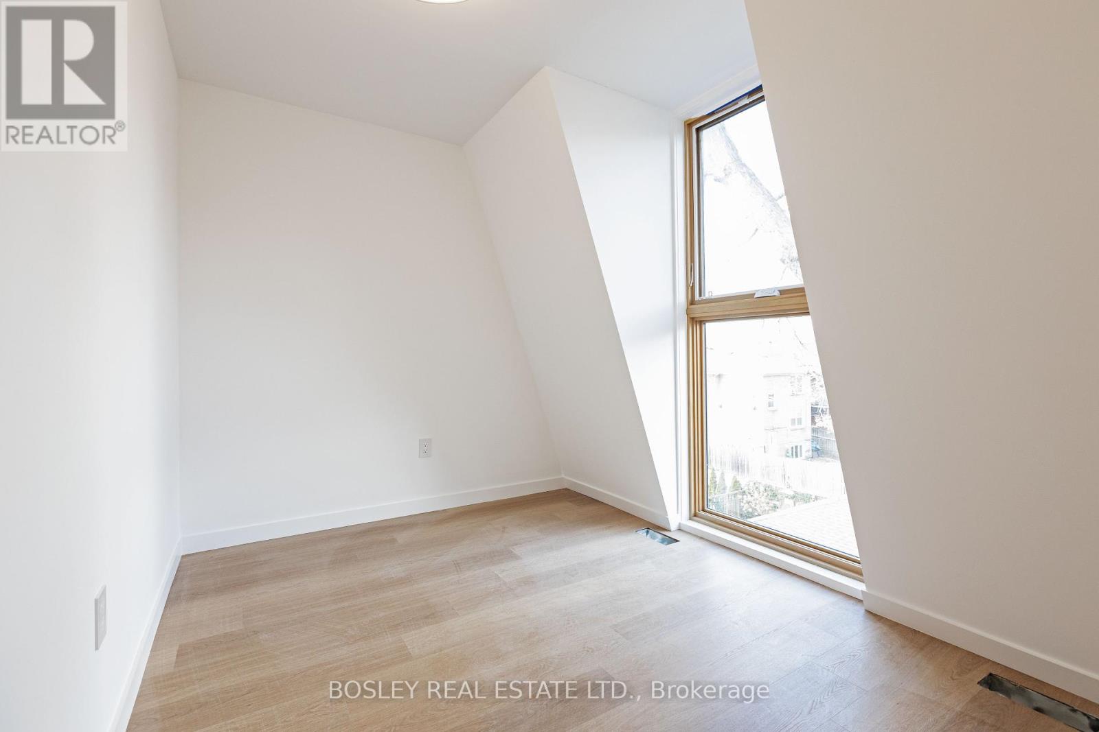 12a Swanwick Avenue, Toronto, Ontario  M4E 1Z1 - Photo 19 - E12459032