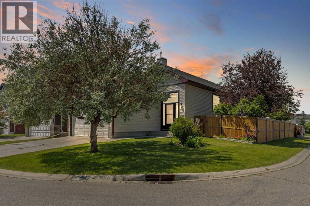 4 Martha's Meadow Place Ne, Calgary, Alberta  T3J 4H6 - Photo 2 - A2263698