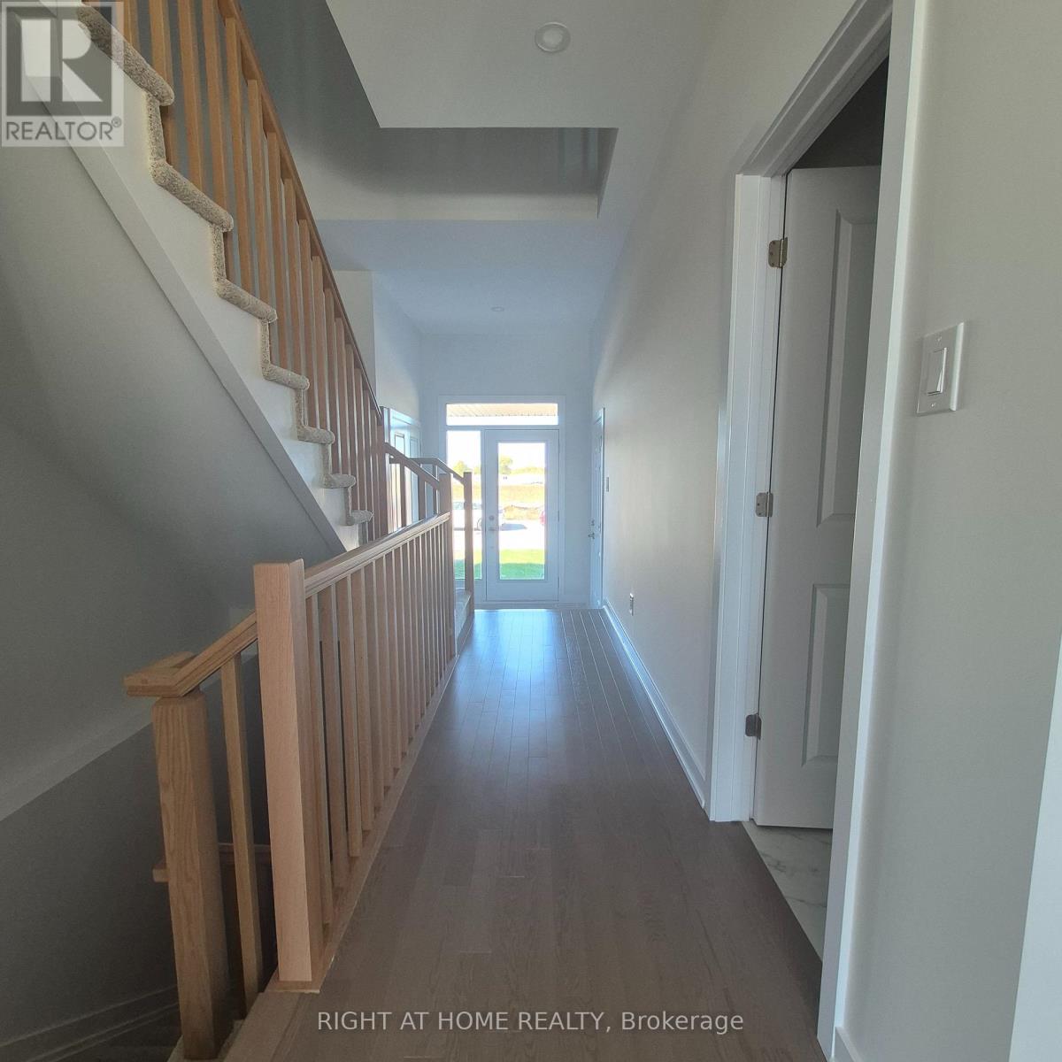 102 Ploughshare Road, Ottawa, Ontario  K2S 2T6 - Photo 3 - X12459039
