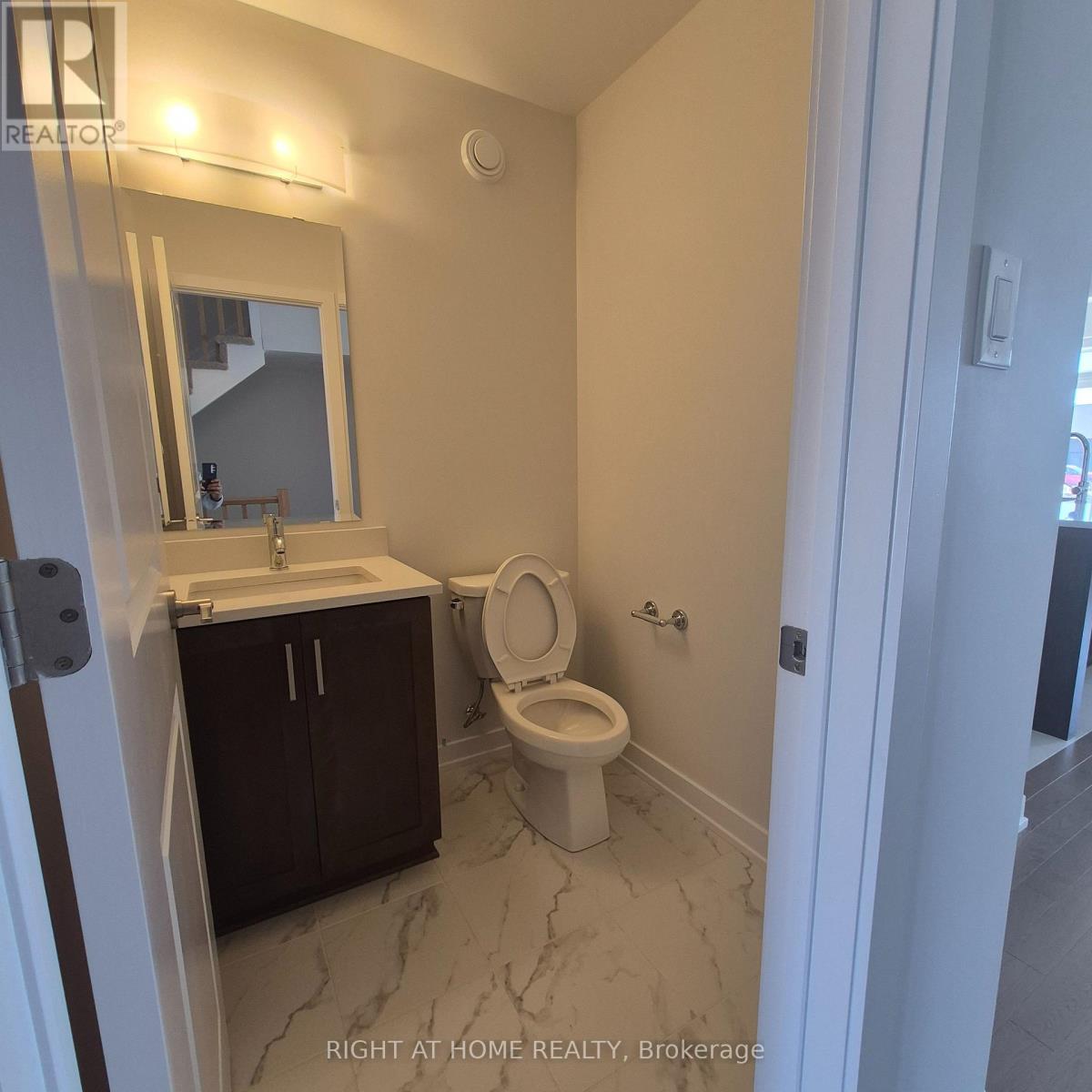102 Ploughshare Road, Ottawa, Ontario  K2S 2T6 - Photo 4 - X12459039