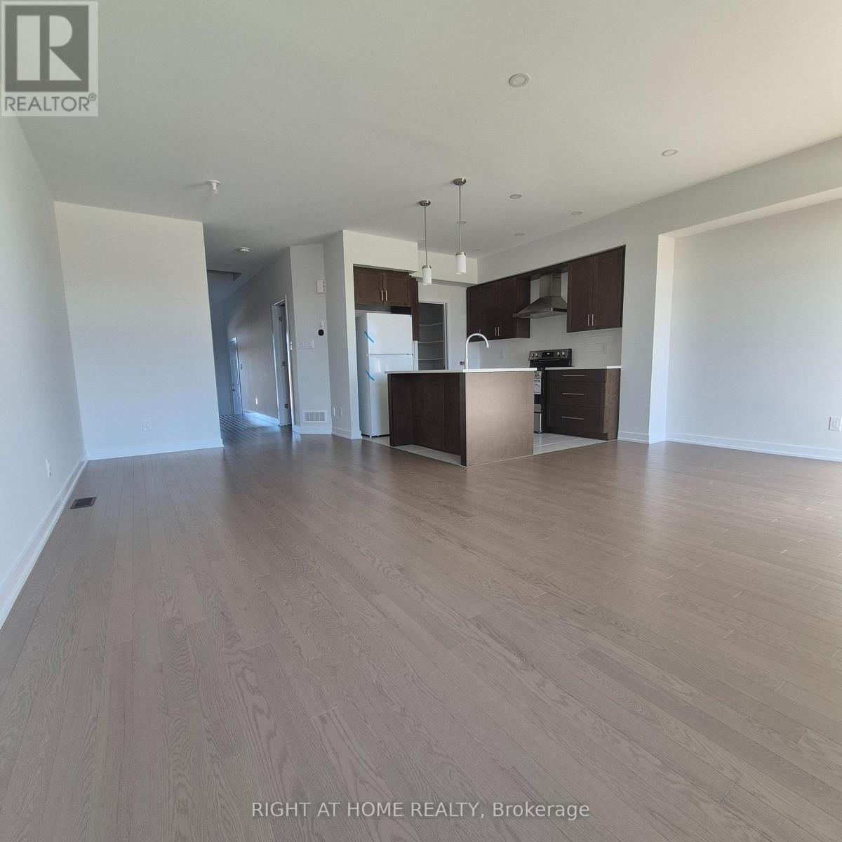 102 Ploughshare Road, Ottawa, Ontario  K2S 2T6 - Photo 5 - X12459039