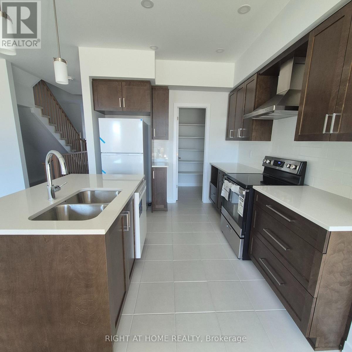 102 Ploughshare Road, Ottawa, Ontario  K2S 2T6 - Photo 6 - X12459039