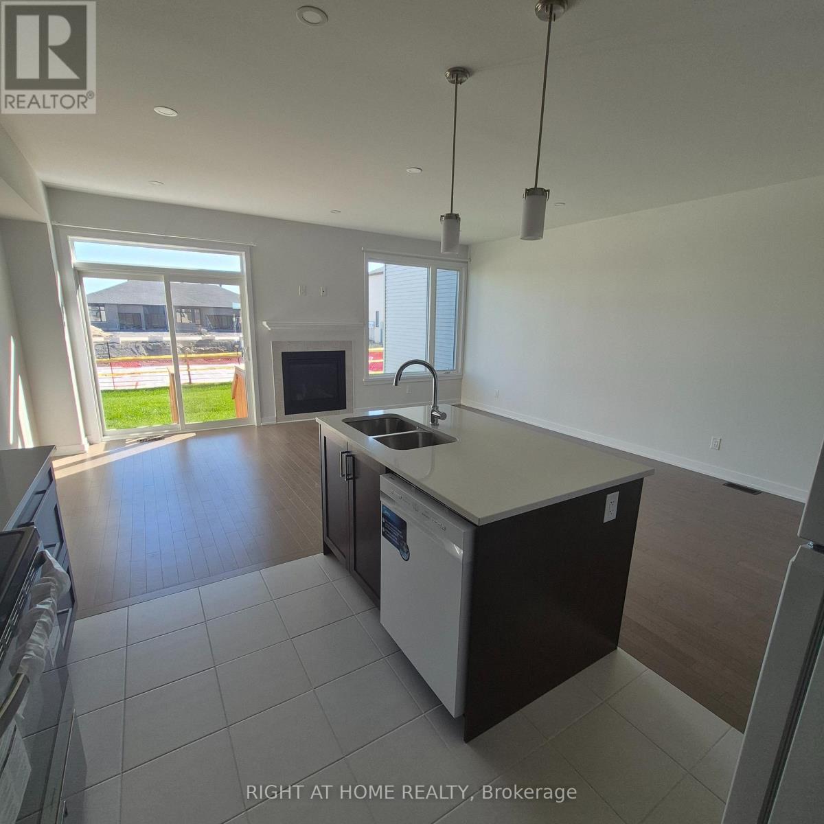 102 Ploughshare Road, Ottawa, Ontario  K2S 2T6 - Photo 8 - X12459039