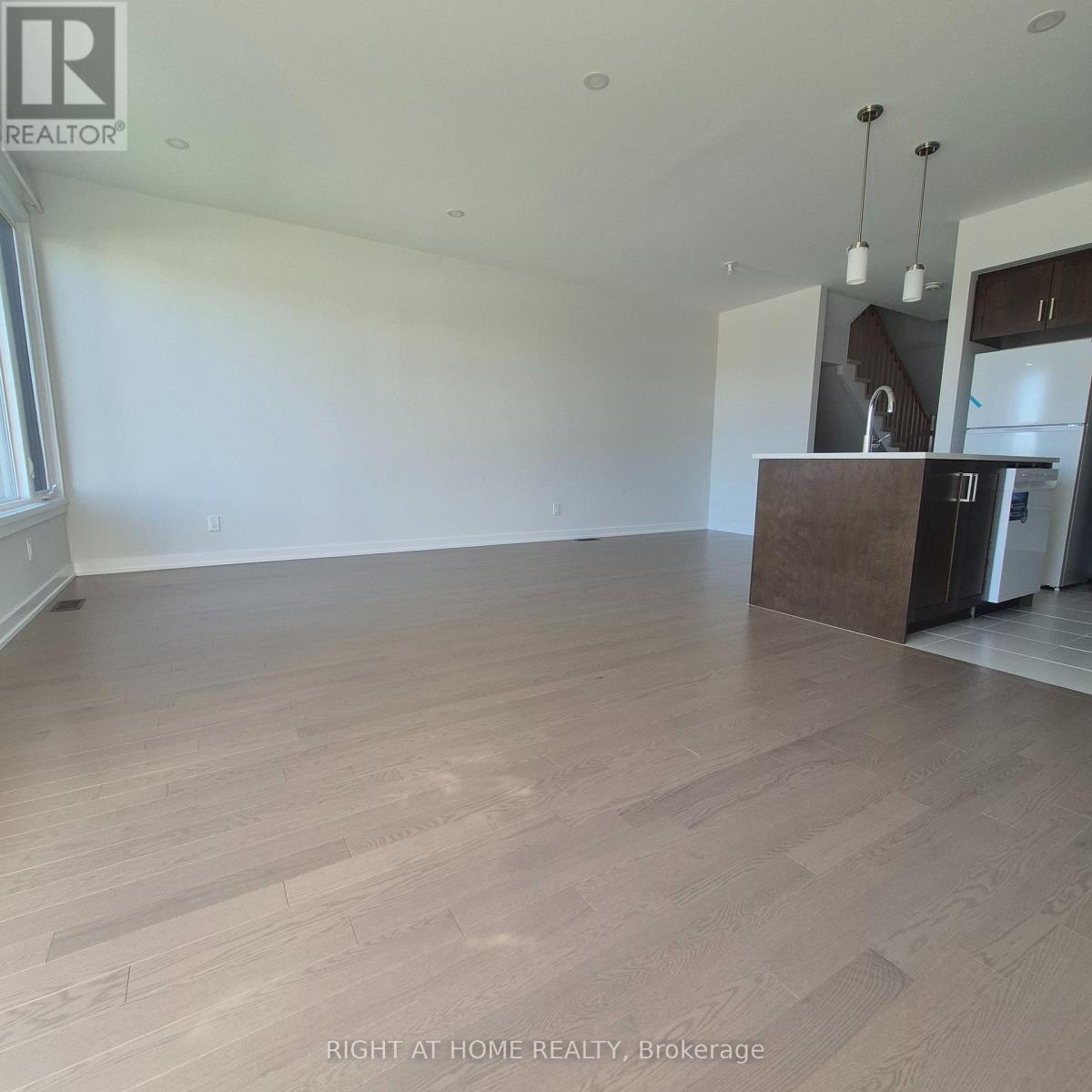 102 Ploughshare Road, Ottawa, Ontario  K2S 2T6 - Photo 9 - X12459039
