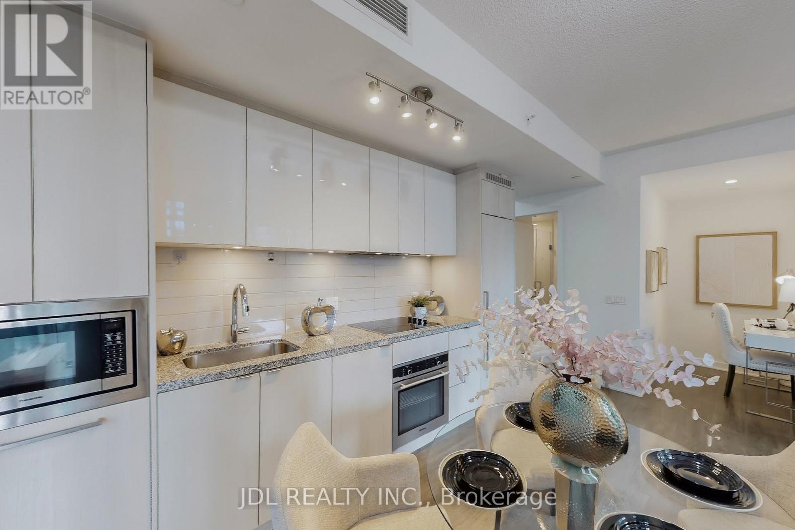 1602 - 125 Blue Jays Way, Toronto, Ontario  M5V 0C4 - Photo 7 - C12413999