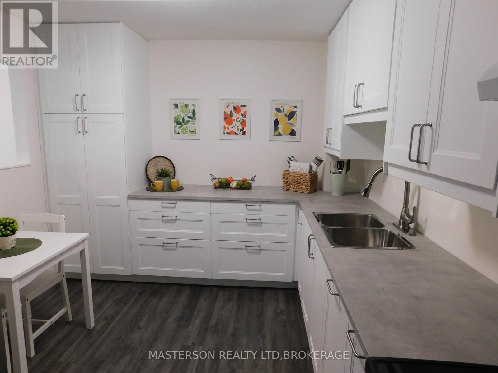 328 - 4658 Drummond Road, Niagara Falls, Ontario  L2E 7E1 - Photo 2 - X12459038