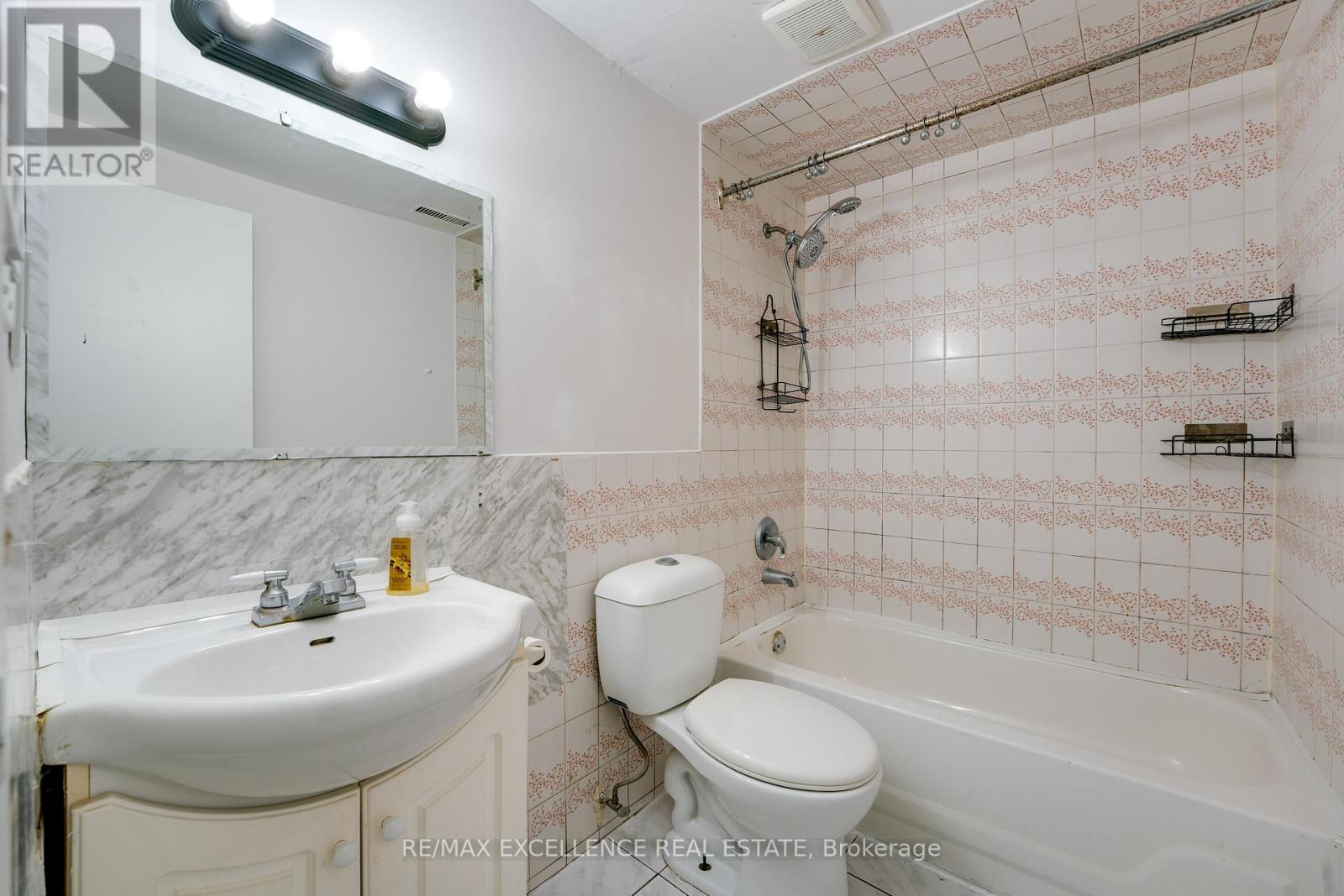 7556 Wildfern Drive, Mississauga, Ontario  L4T 3P6 - Photo 32 - W12459036