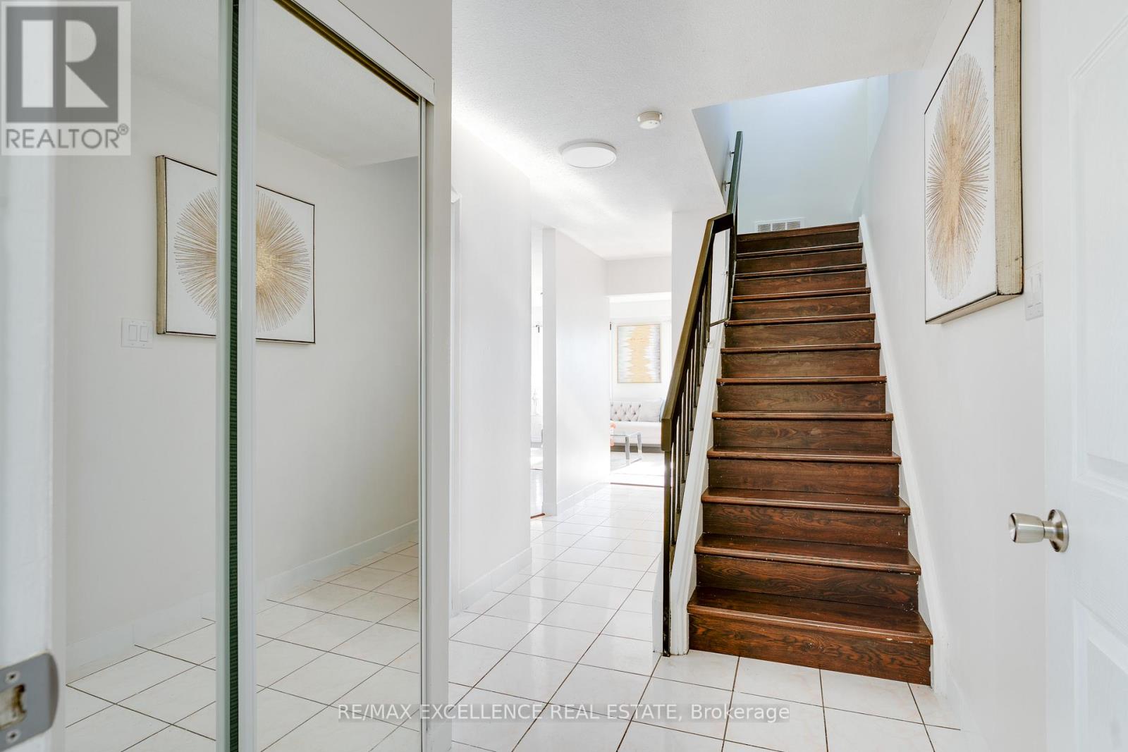 7556 Wildfern Drive, Mississauga, Ontario  L4T 3P6 - Photo 7 - W12459036