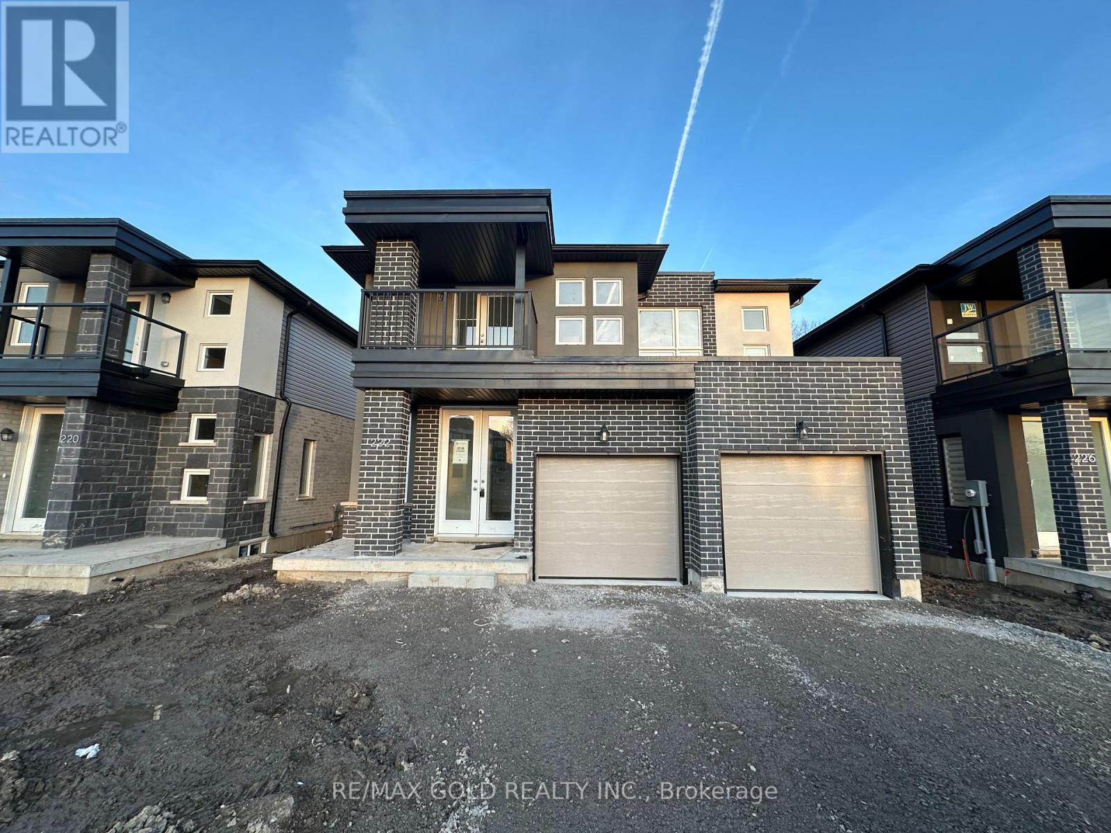 222 Pilkington Street, Thorold, Ontario  L2V 1K5 - Photo 2 - X12459037