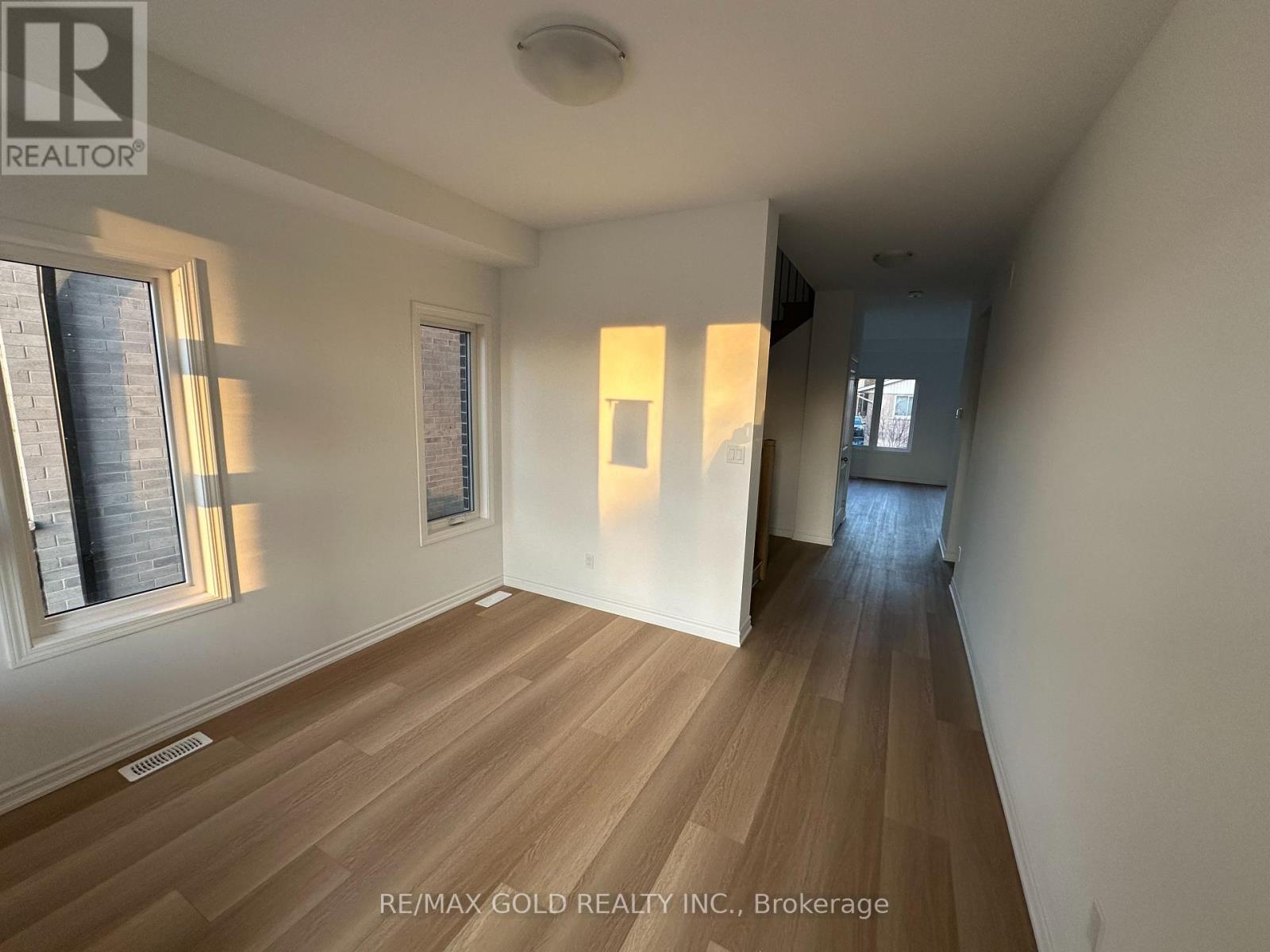 222 Pilkington Street, Thorold, Ontario  L2V 1K5 - Photo 3 - X12459037