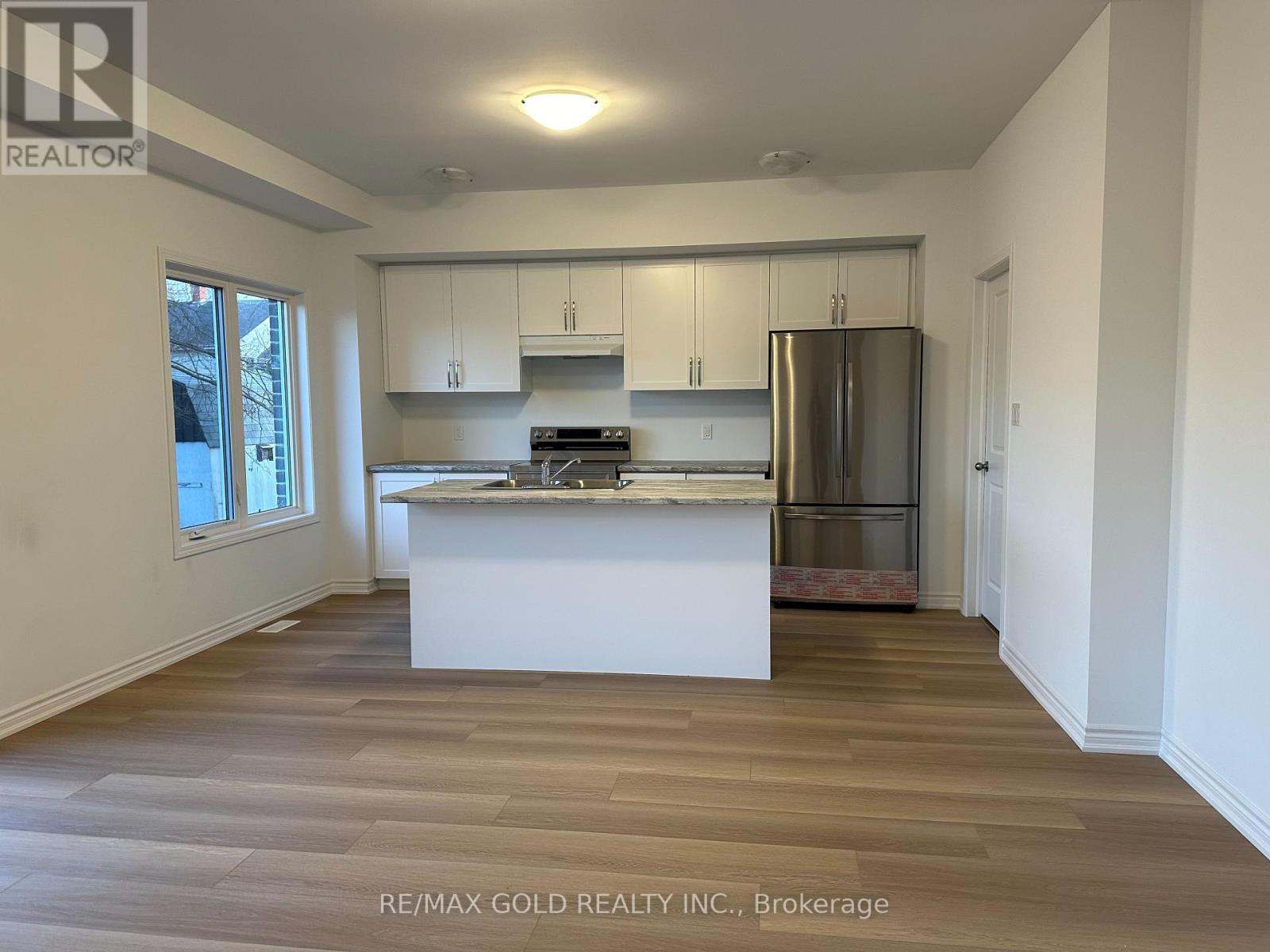 222 Pilkington Street, Thorold, Ontario  L2V 1K5 - Photo 6 - X12459037