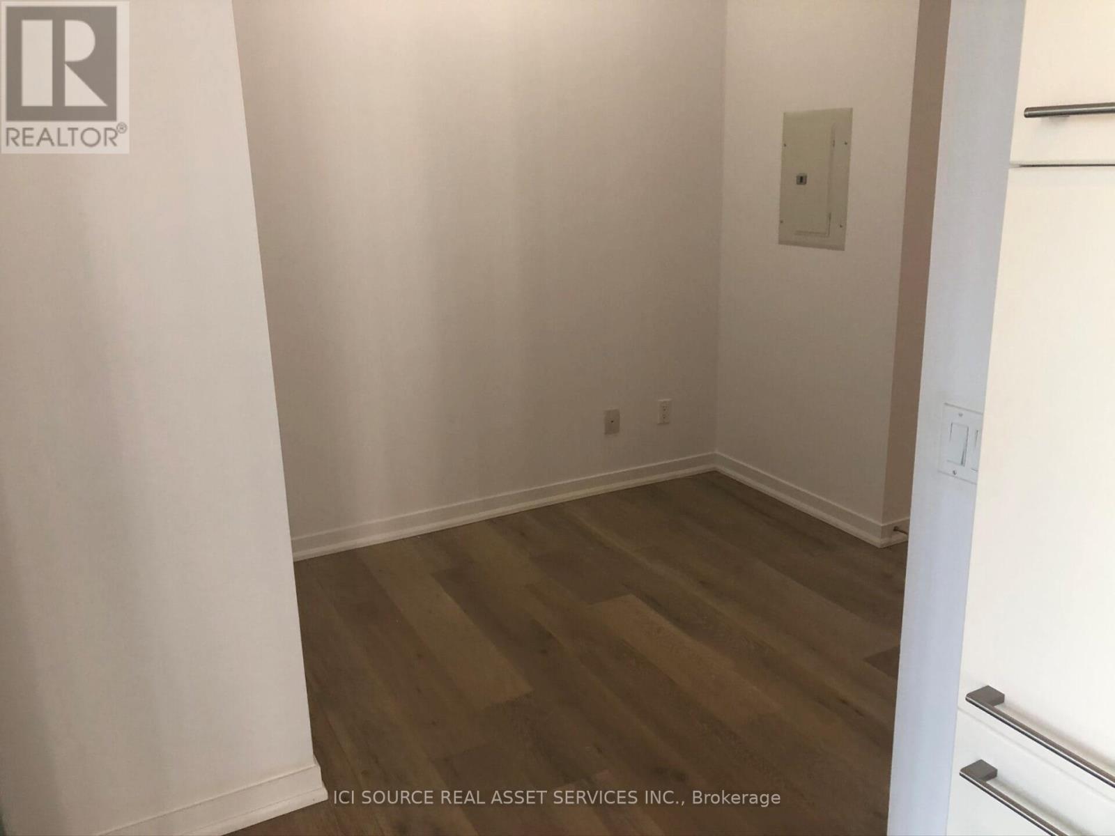 2406 - 770 Bay Street, Toronto, Ontario  M5G 0A6 - Photo 5 - C12459043