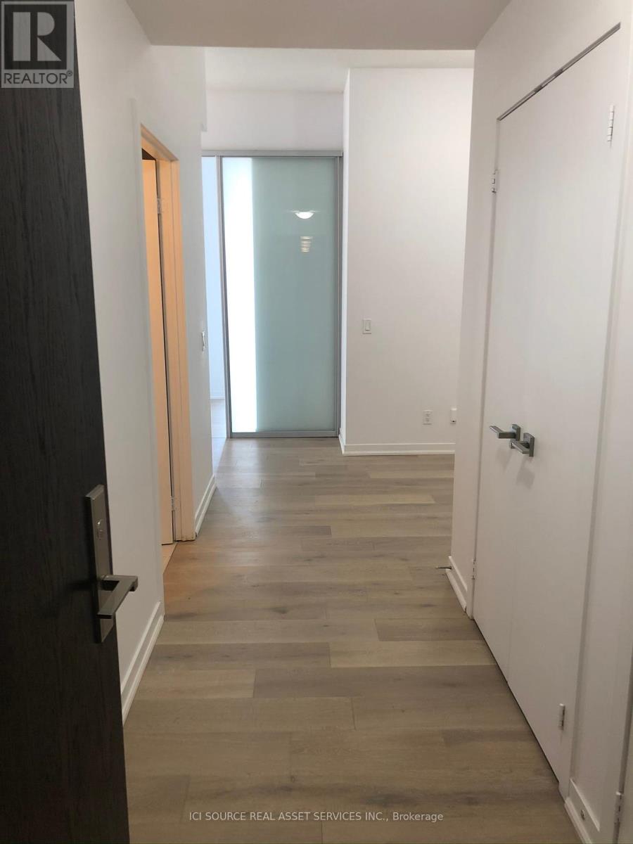 2406 - 770 Bay Street, Toronto, Ontario  M5G 0A6 - Photo 8 - C12459043