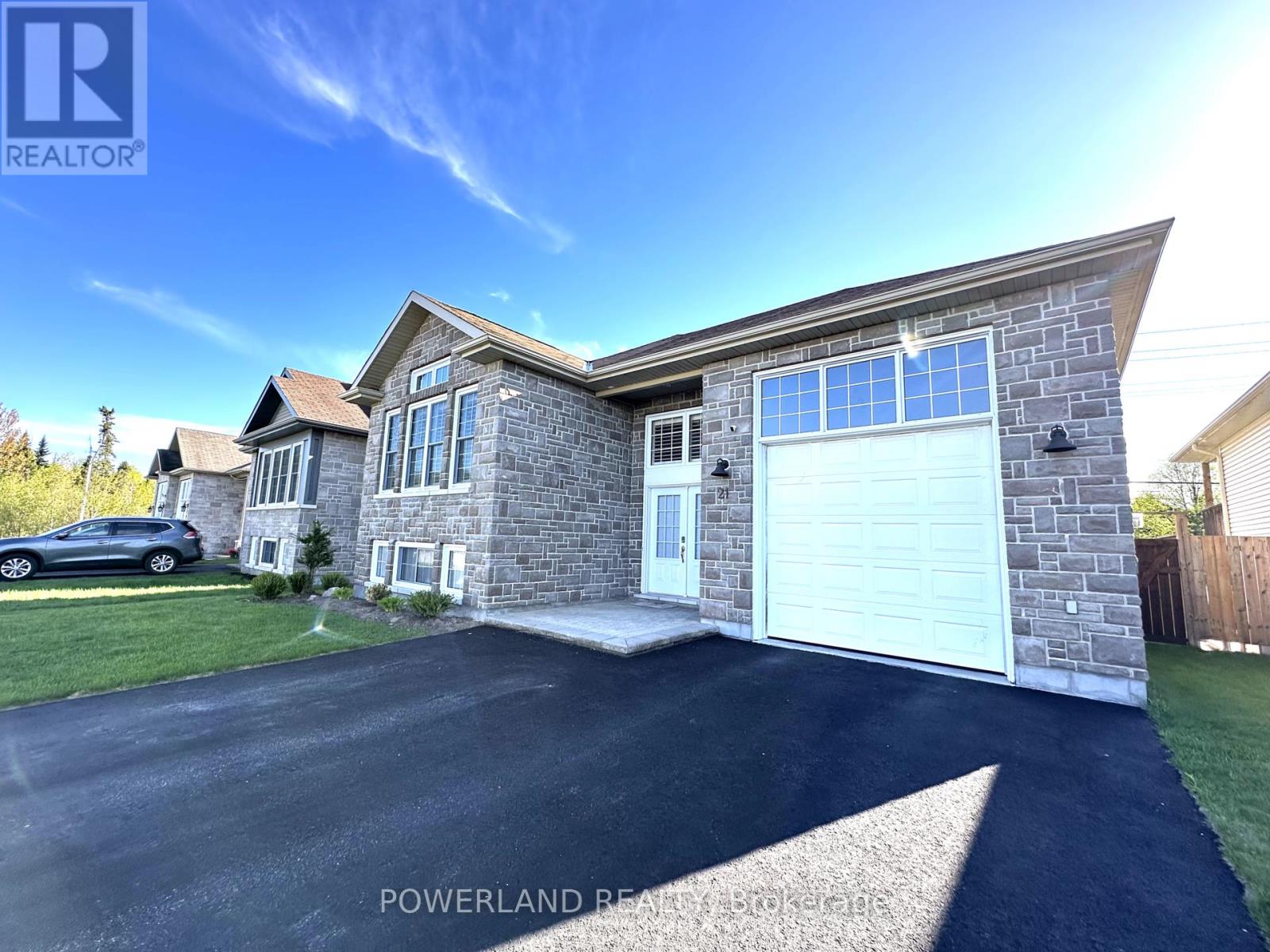 21 Brookland Drive, North Bay, Ontario  P1A 0A1 - Photo 3 - X12379496