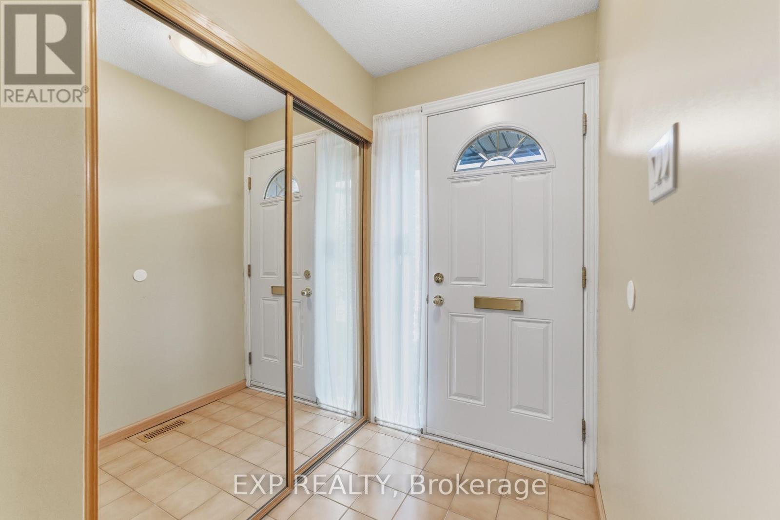 73 - 1900 Marquis Avenue, Ottawa, Ontario  K1J 8J2 - Photo 3 - X12459047