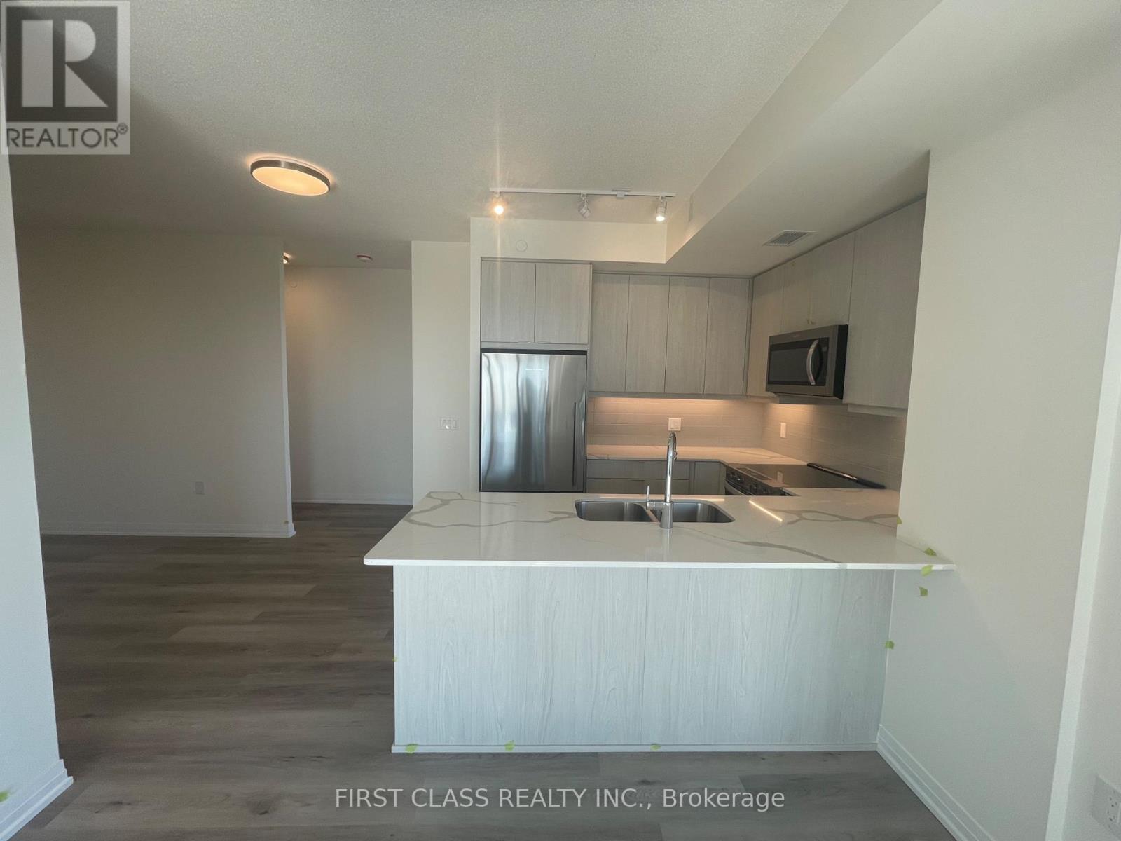 1201 - 15 Watergarden Drive, Mississauga, Ontario  L5R 1B2 - Photo 4 - W12459044