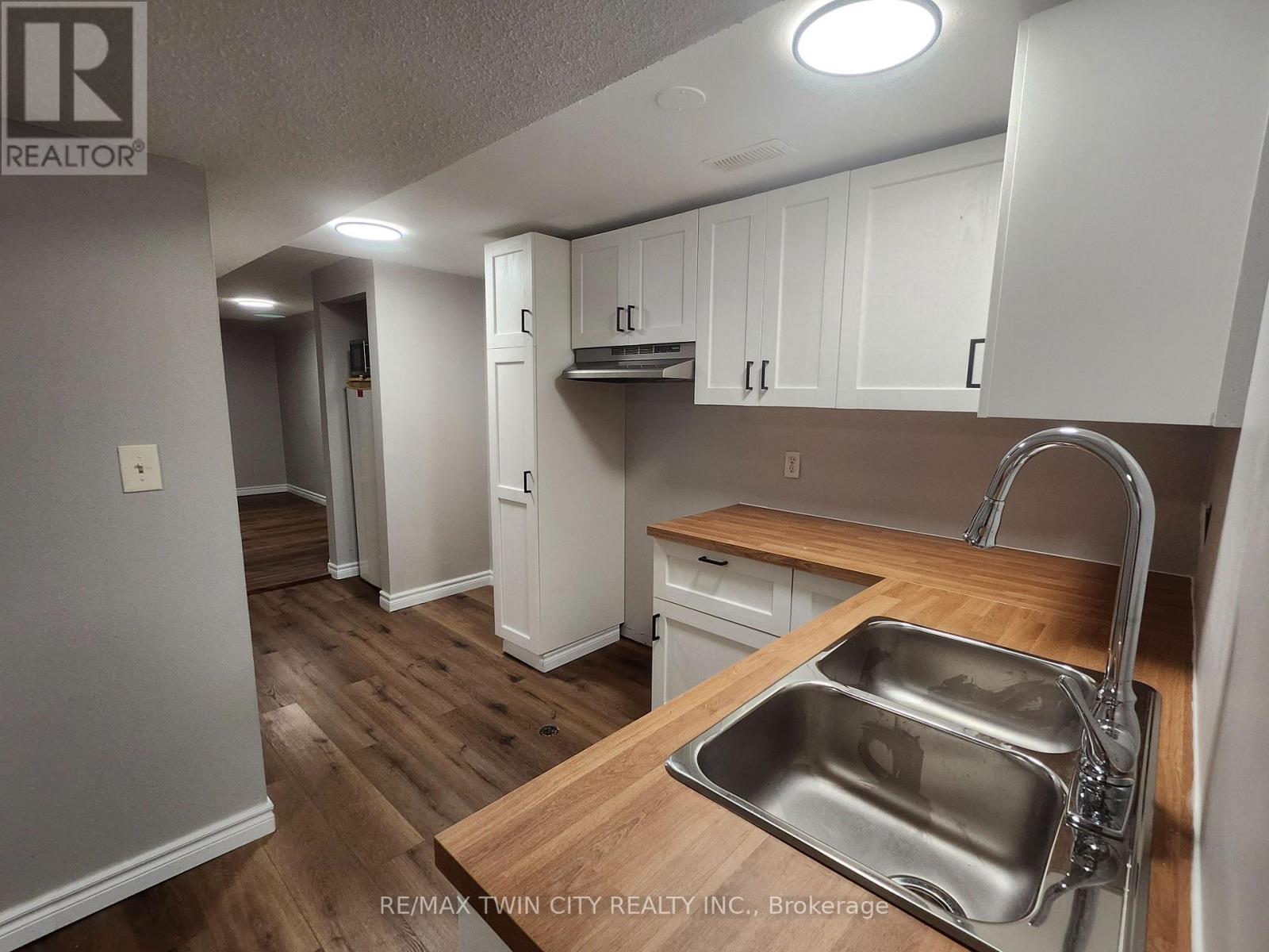 Lower - 197b Cedarvale Crescent, Waterloo, Ontario  N2L 4T3 - Photo 10 - X12459046