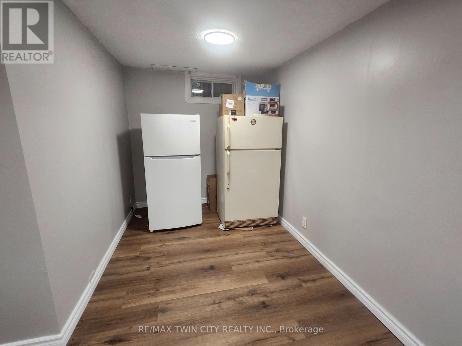 Lower - 197b Cedarvale Crescent, Waterloo, Ontario  N2L 4T3 - Photo 11 - X12459046