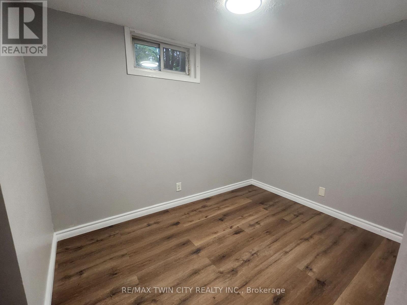 Lower - 197b Cedarvale Crescent, Waterloo, Ontario  N2L 4T3 - Photo 12 - X12459046