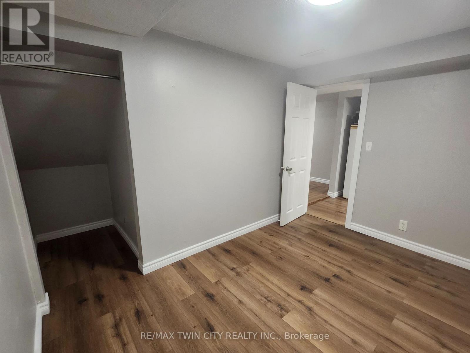 Lower - 197b Cedarvale Crescent, Waterloo, Ontario  N2L 4T3 - Photo 13 - X12459046