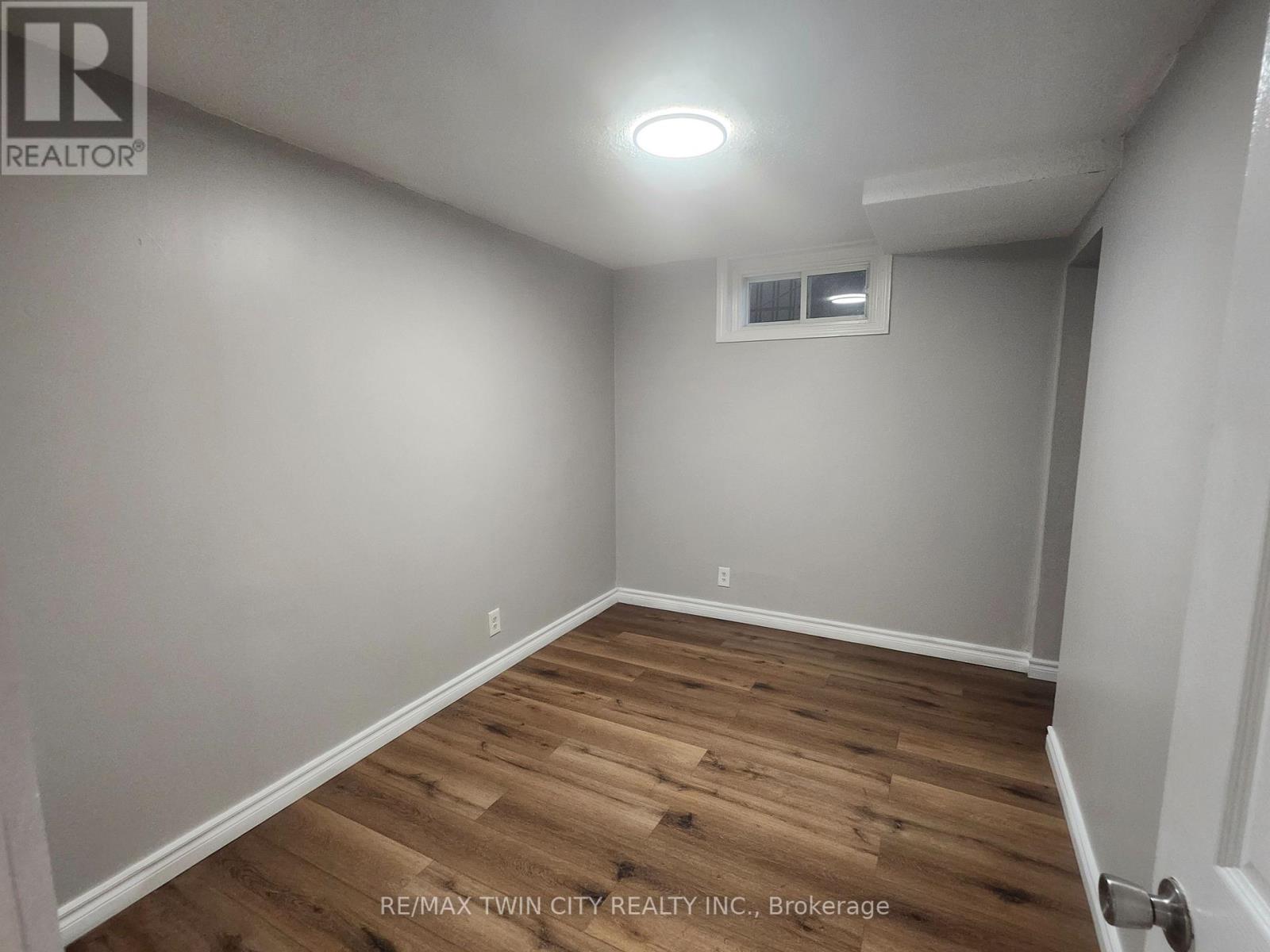 Lower - 197b Cedarvale Crescent, Waterloo, Ontario  N2L 4T3 - Photo 16 - X12459046