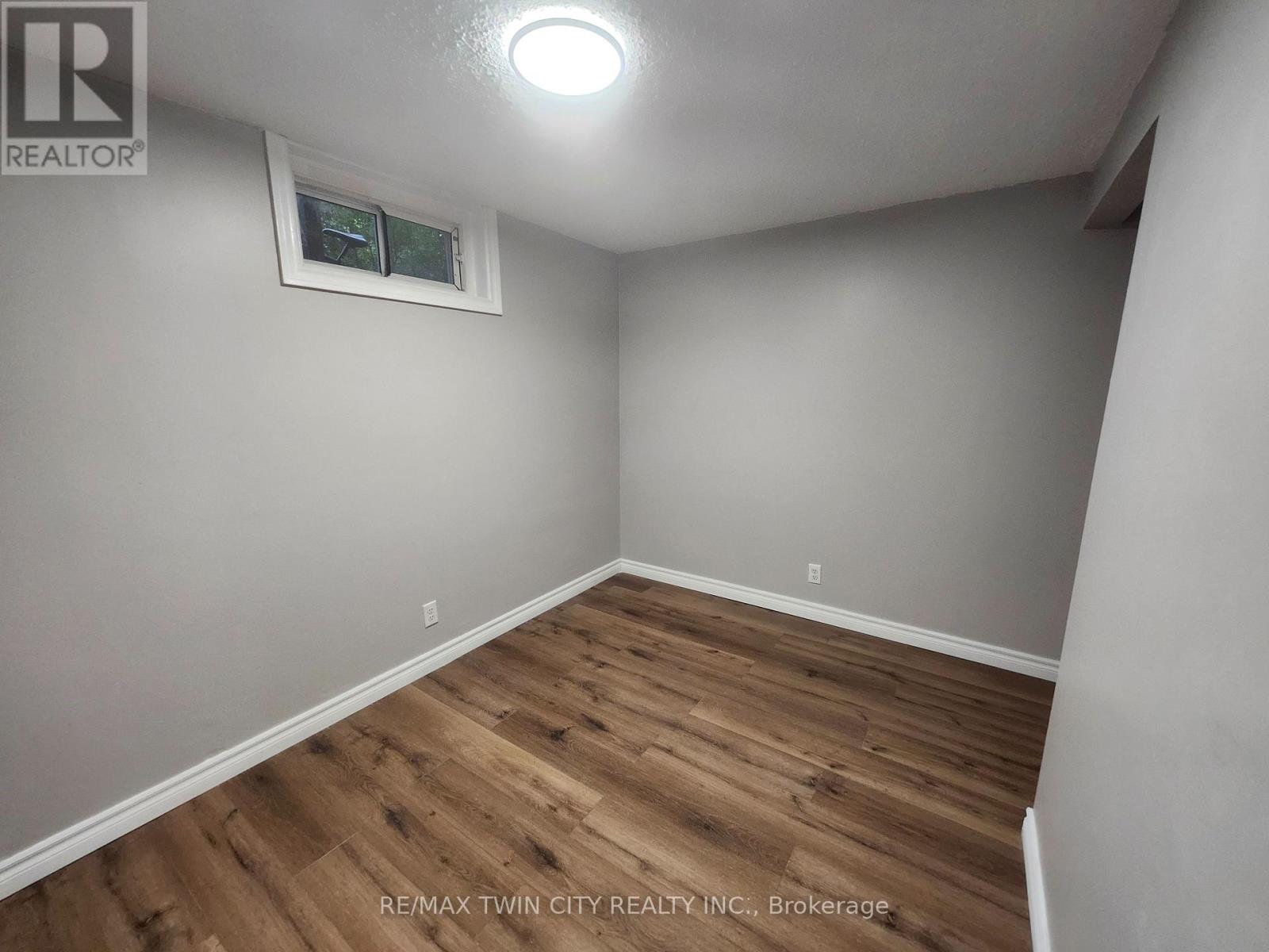 Lower - 197b Cedarvale Crescent, Waterloo, Ontario  N2L 4T3 - Photo 18 - X12459046