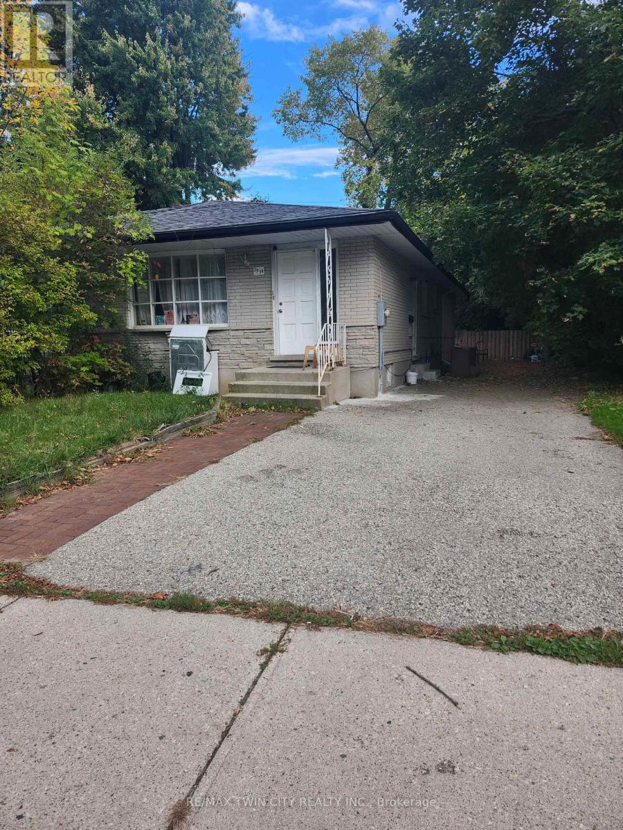 Lower - 197b Cedarvale Crescent, Waterloo, Ontario  N2L 4T3 - Photo 2 - X12459046