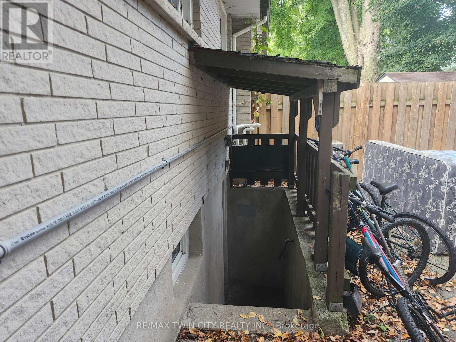 Lower - 197b Cedarvale Crescent, Waterloo, Ontario  N2L 4T3 - Photo 22 - X12459046