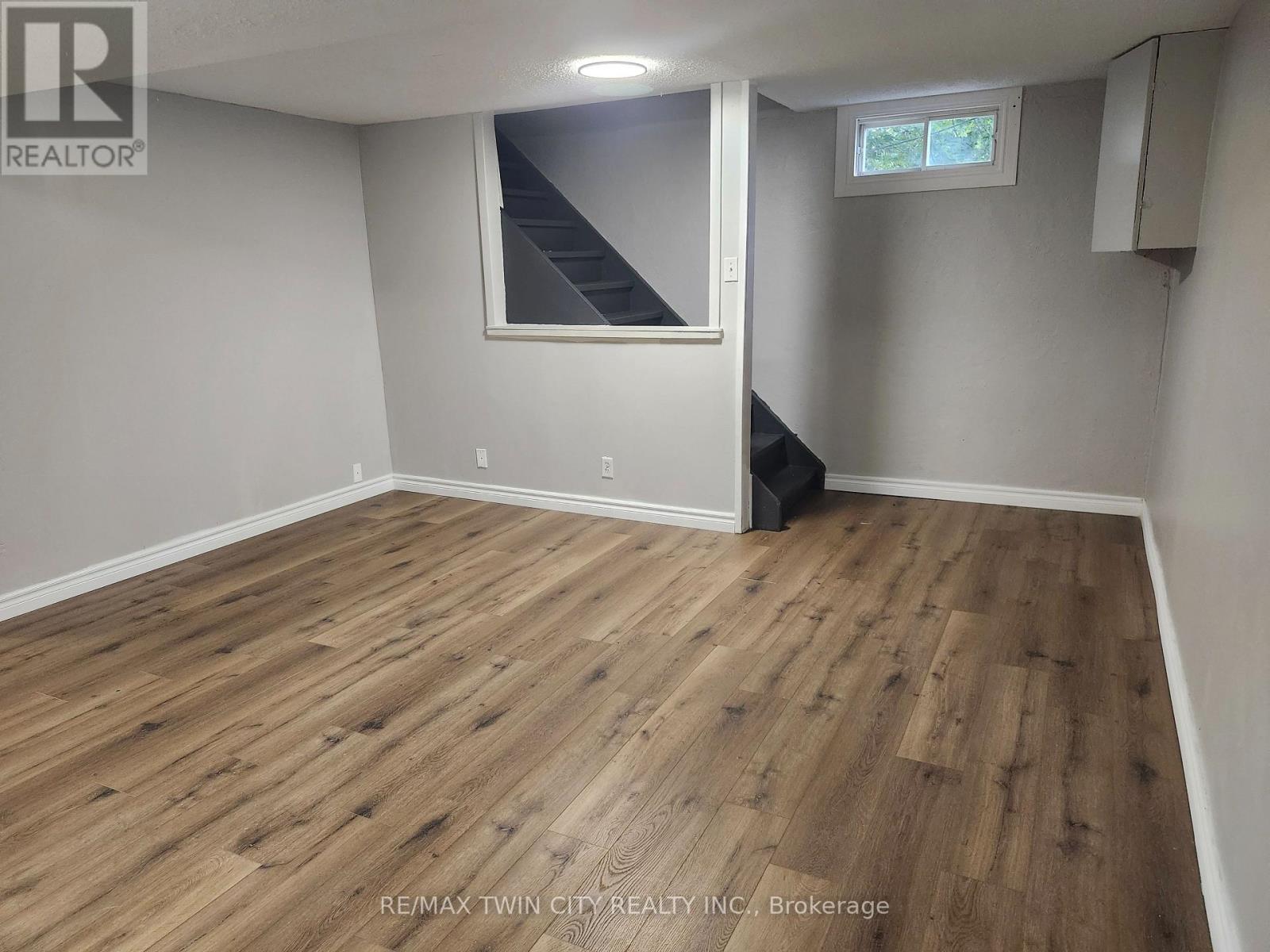 Lower - 197b Cedarvale Crescent, Waterloo, Ontario  N2L 4T3 - Photo 4 - X12459046