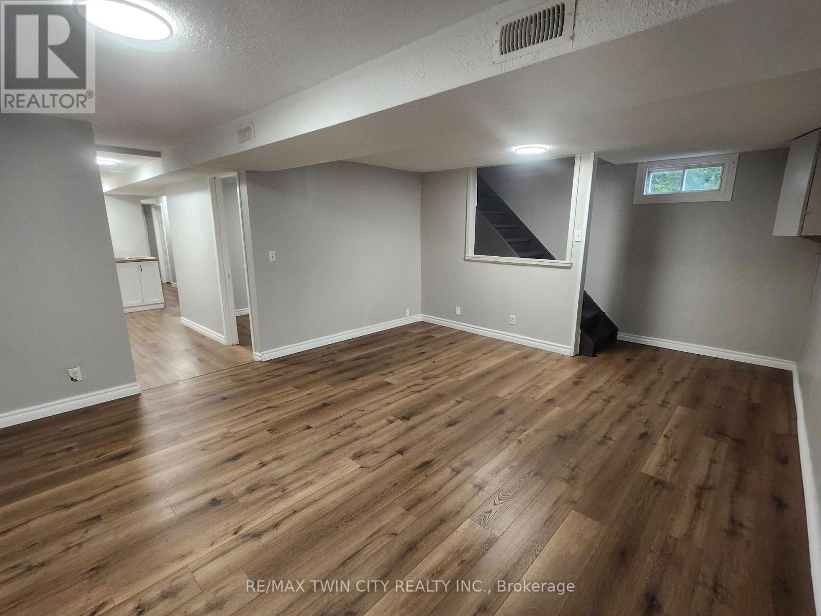 Lower - 197b Cedarvale Crescent, Waterloo, Ontario  N2L 4T3 - Photo 6 - X12459046