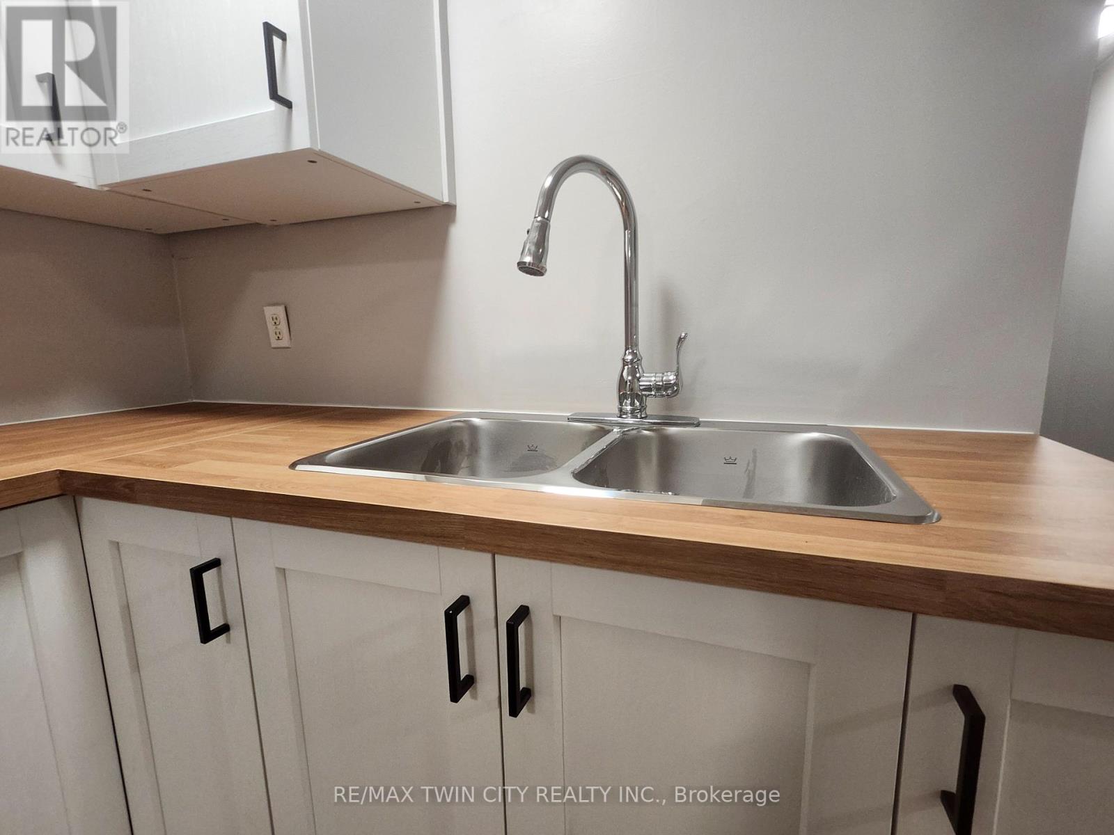 Lower - 197b Cedarvale Crescent, Waterloo, Ontario  N2L 4T3 - Photo 9 - X12459046