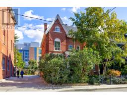 101 DOVERCOURT ROAD, Toronto, Ontario
