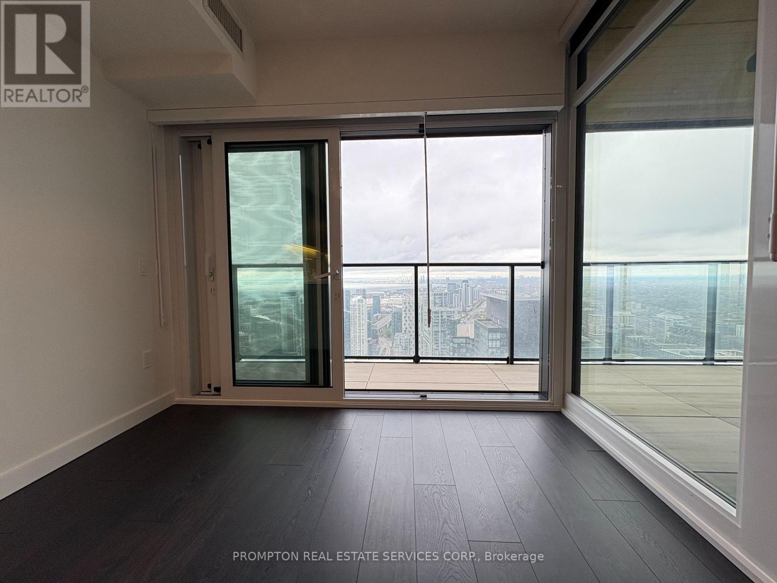 5815 - 3 Concord Cityplace Way, Toronto, Ontario  M5V 0X4 - Photo 4 - C12459054