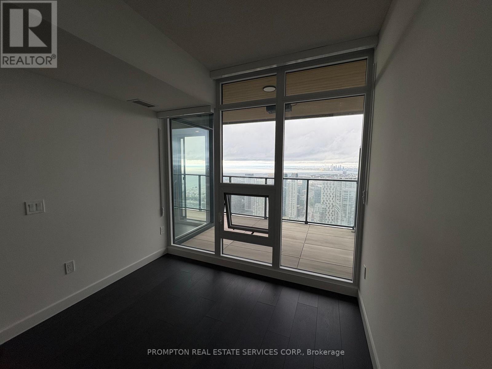 5815 - 3 Concord Cityplace Way, Toronto, Ontario  M5V 0X4 - Photo 5 - C12459054