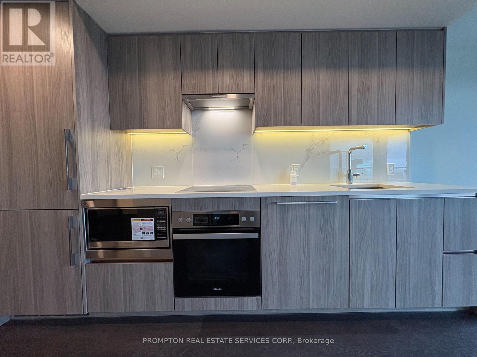 5815 - 3 Concord Cityplace Way, Toronto, Ontario  M5V 0X4 - Photo 6 - C12459054