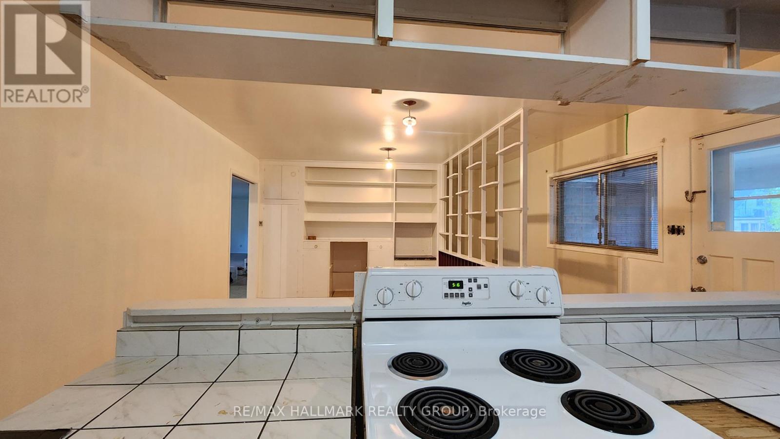 447 Roger Road, Ottawa, Ontario  K1H 5B7 - Photo 10 - X12048743