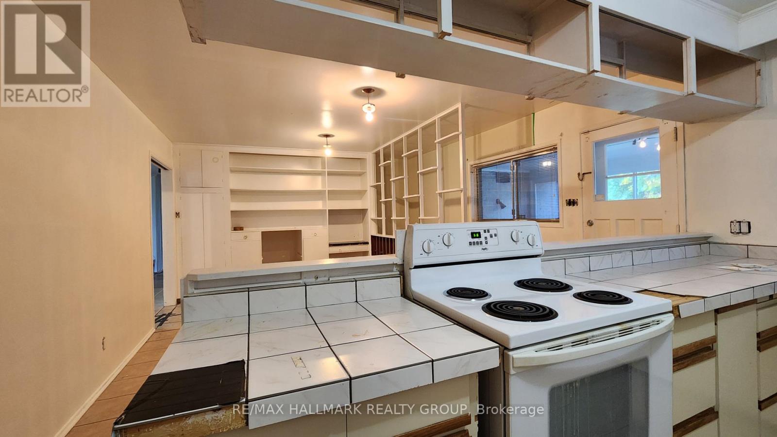 447 Roger Road, Ottawa, Ontario  K1H 5B7 - Photo 11 - X12048743