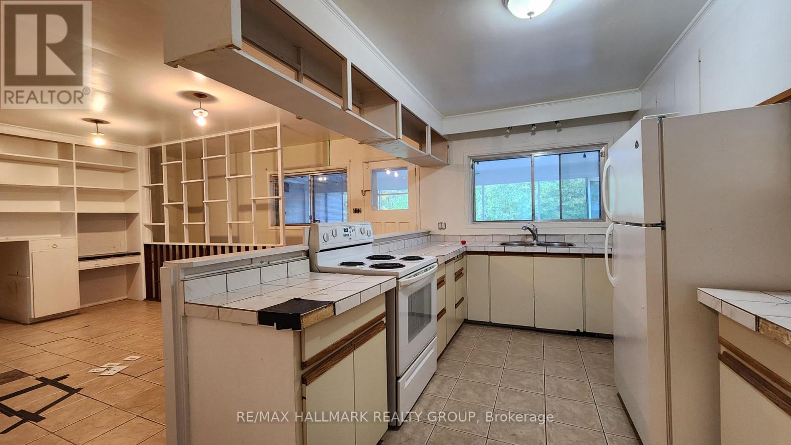 447 Roger Road, Ottawa, Ontario  K1H 5B7 - Photo 12 - X12048743
