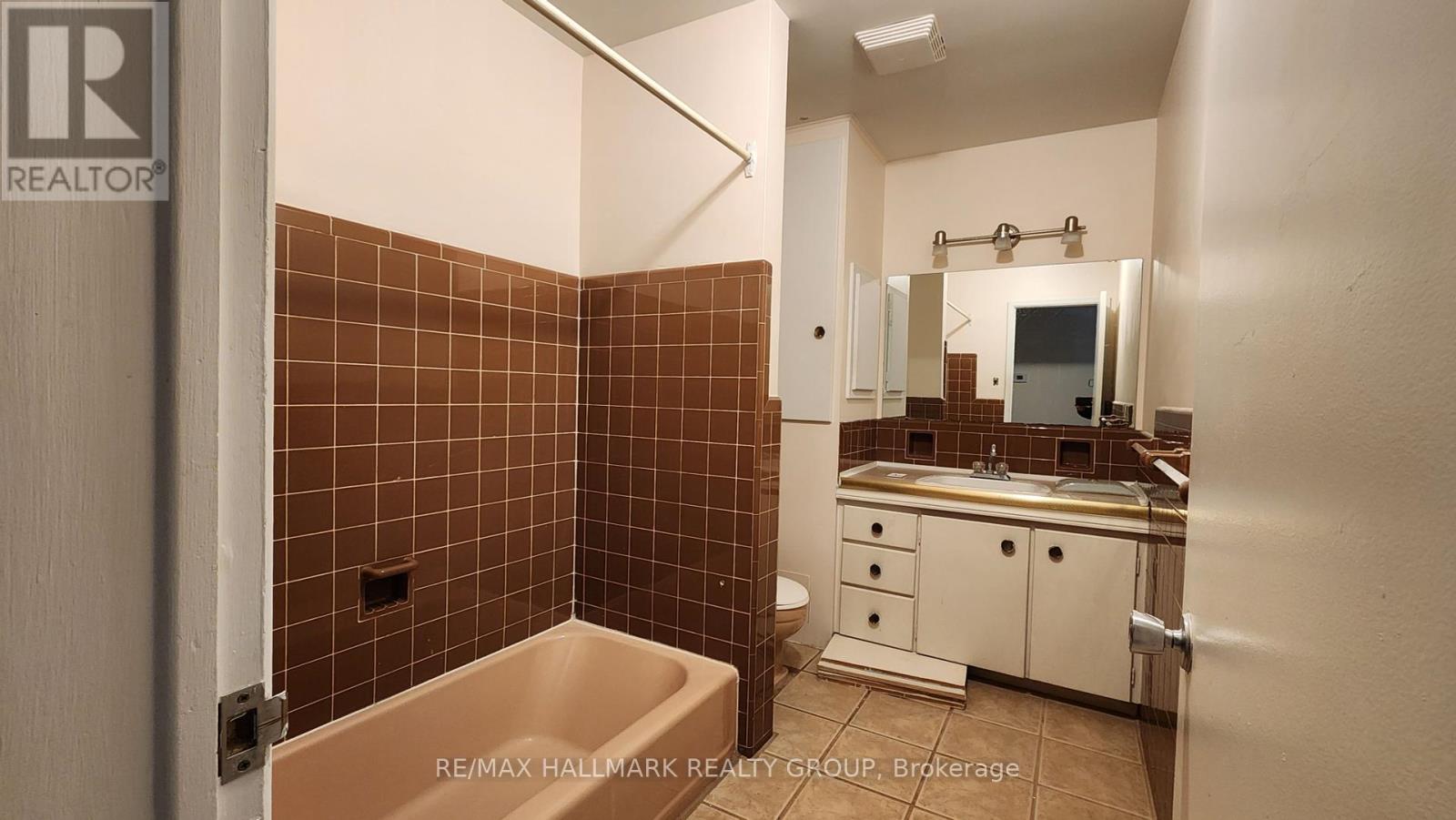 447 Roger Road, Ottawa, Ontario  K1H 5B7 - Photo 16 - X12048743