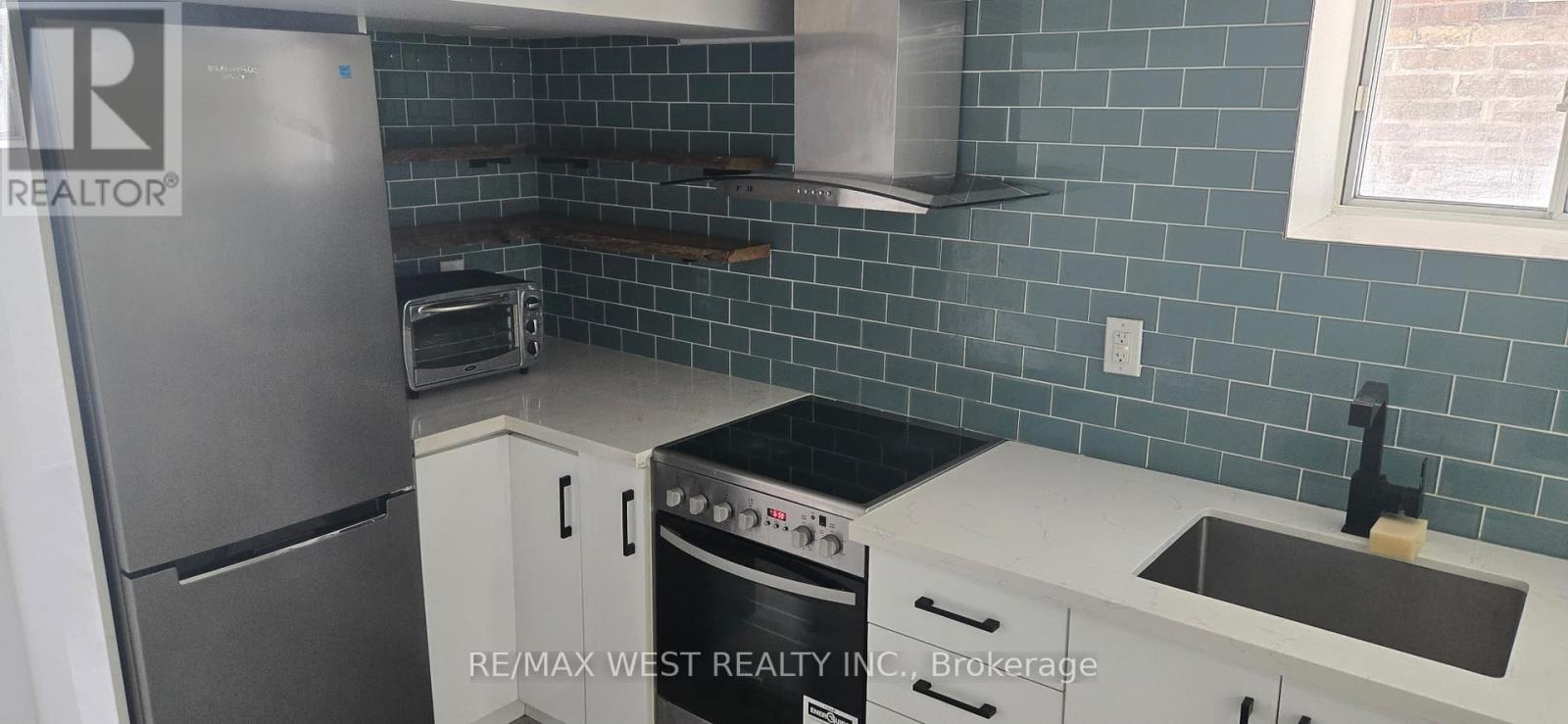 Lower - 450 Glenlake Avenue, Toronto, Ontario  M6P 1G8 - Photo 2 - W12459052