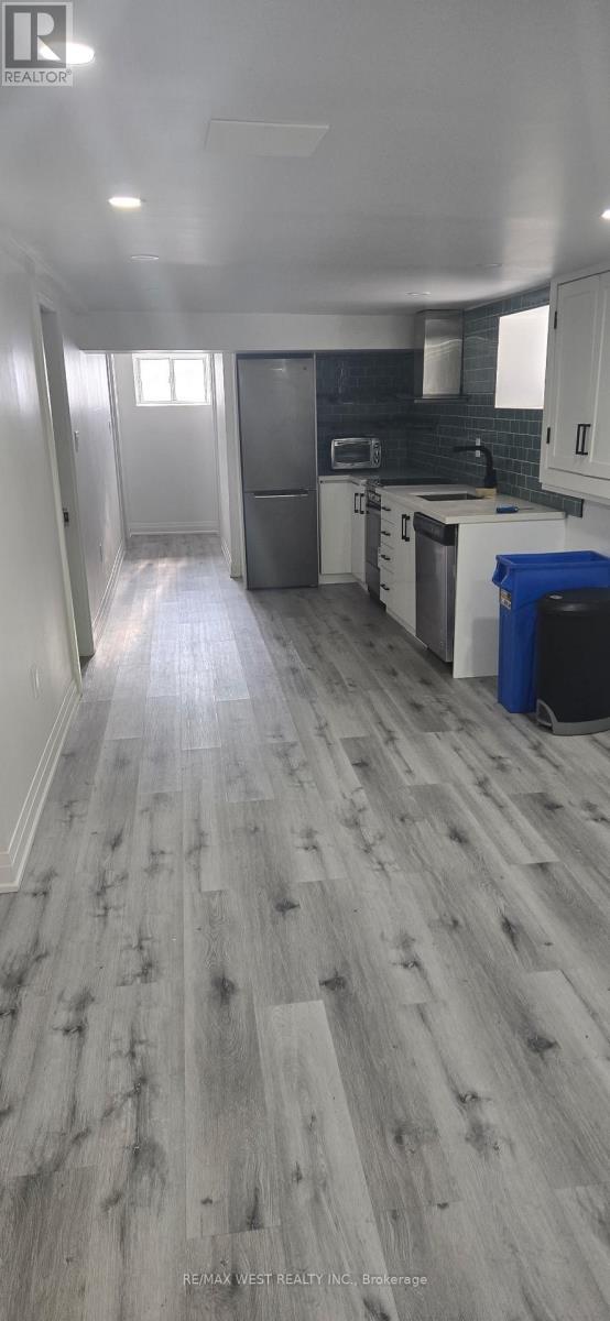 Lower - 450 Glenlake Avenue, Toronto, Ontario  M6P 1G8 - Photo 3 - W12459052