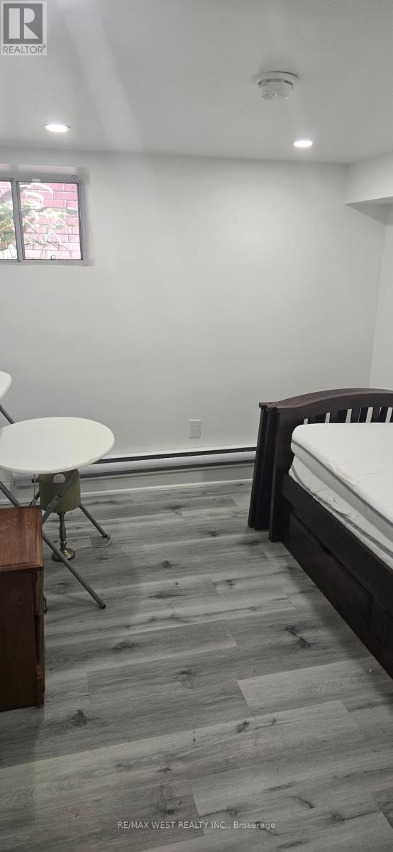 Lower - 450 Glenlake Avenue, Toronto, Ontario  M6P 1G8 - Photo 4 - W12459052
